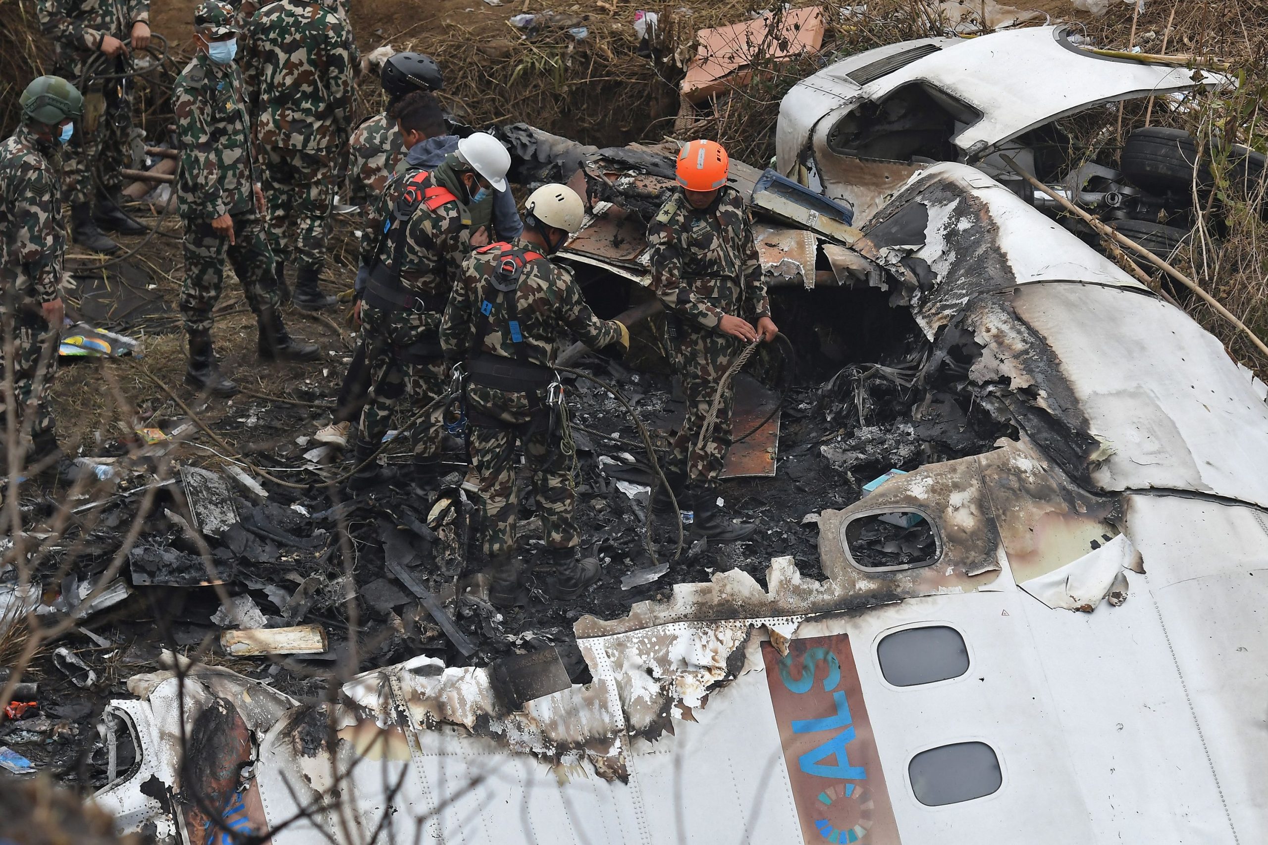 Encontradas as caixas negras do avião que caiu no Nepal