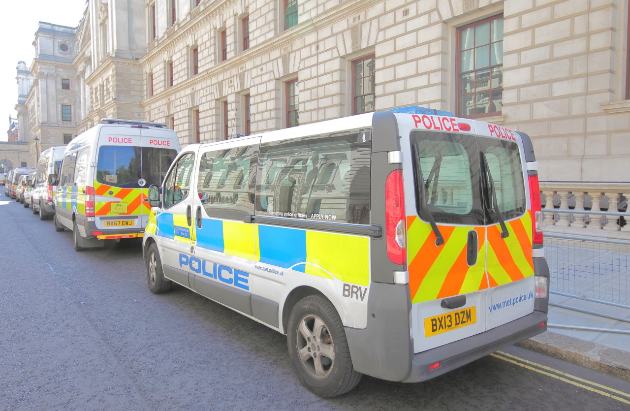 Polícia britânico assume ser violador em série. Atacou 12 mulheres