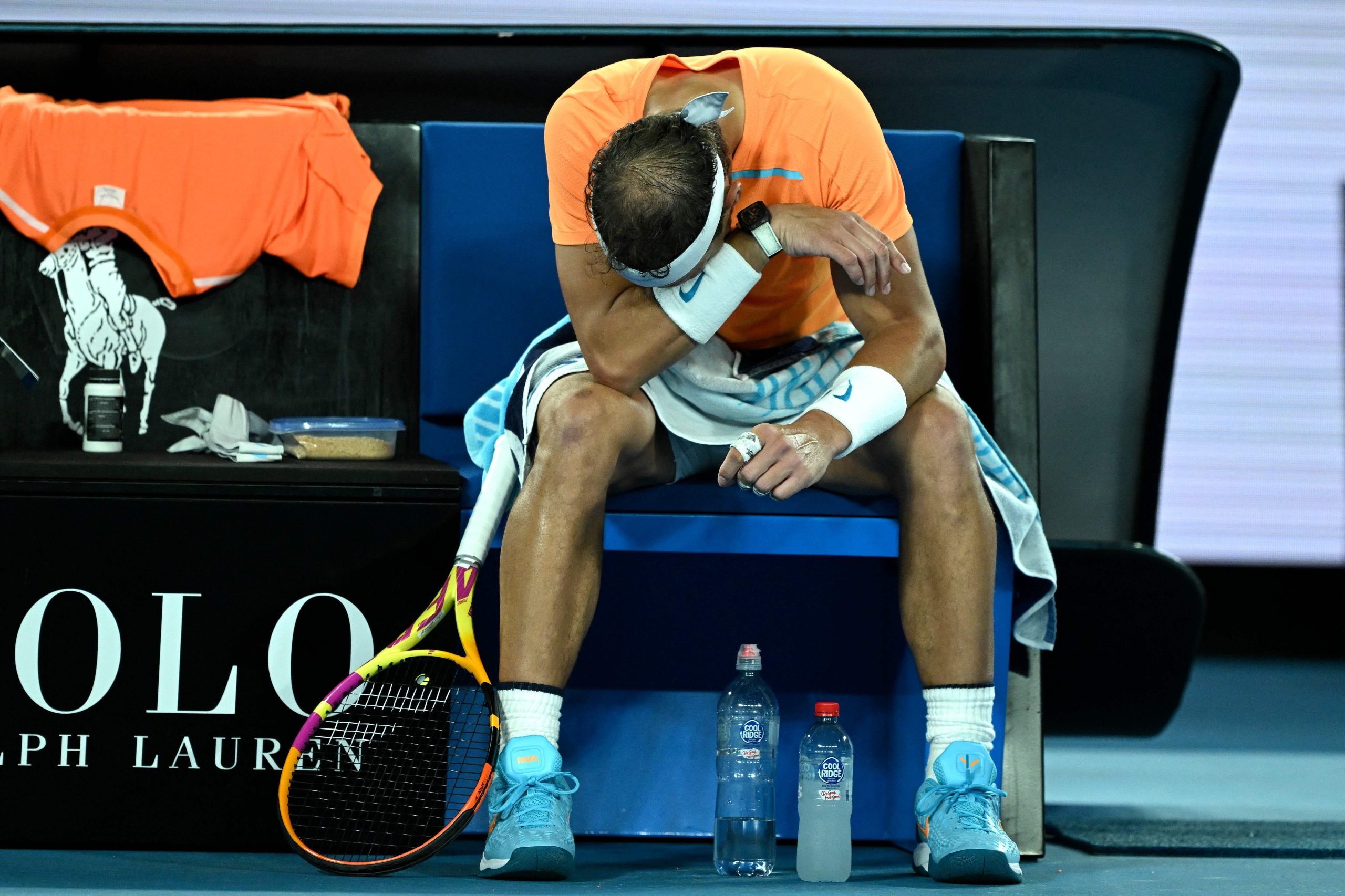 Rafael Nadal vai parar entre seis a oito semanas após lesão no Open da Austrália