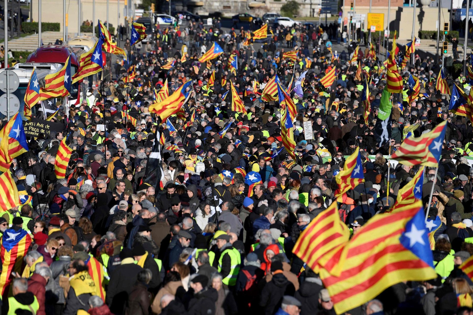 Centenas manifestam-se em Barcelona para mostrar que independentismo está vivo