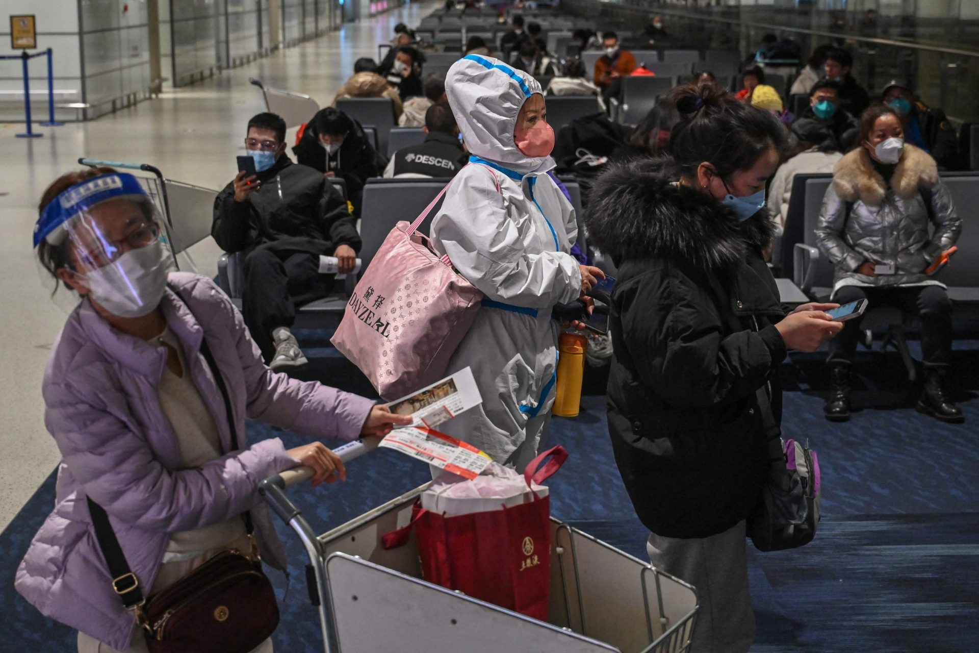 Bruxelas recomenda máscaras em voos da China