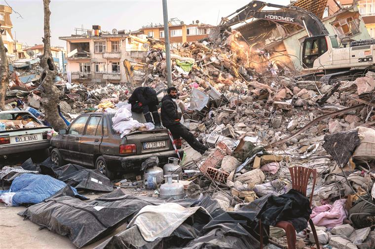 Pelo menos 3 mortos após novo sismo na Turquia