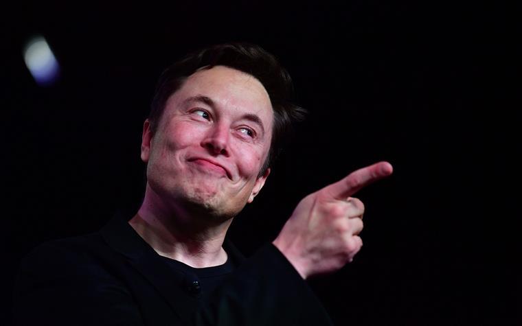 Elon Musk quer criar concorrente da ChatGPT