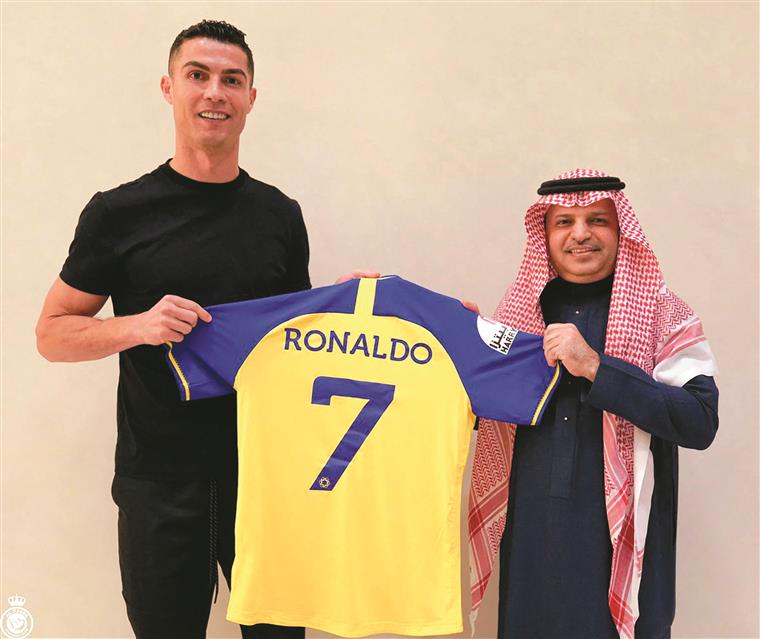 “Chegarão jogadores tão ou mais importantes que CR7”, avisa presidente da federação saudita