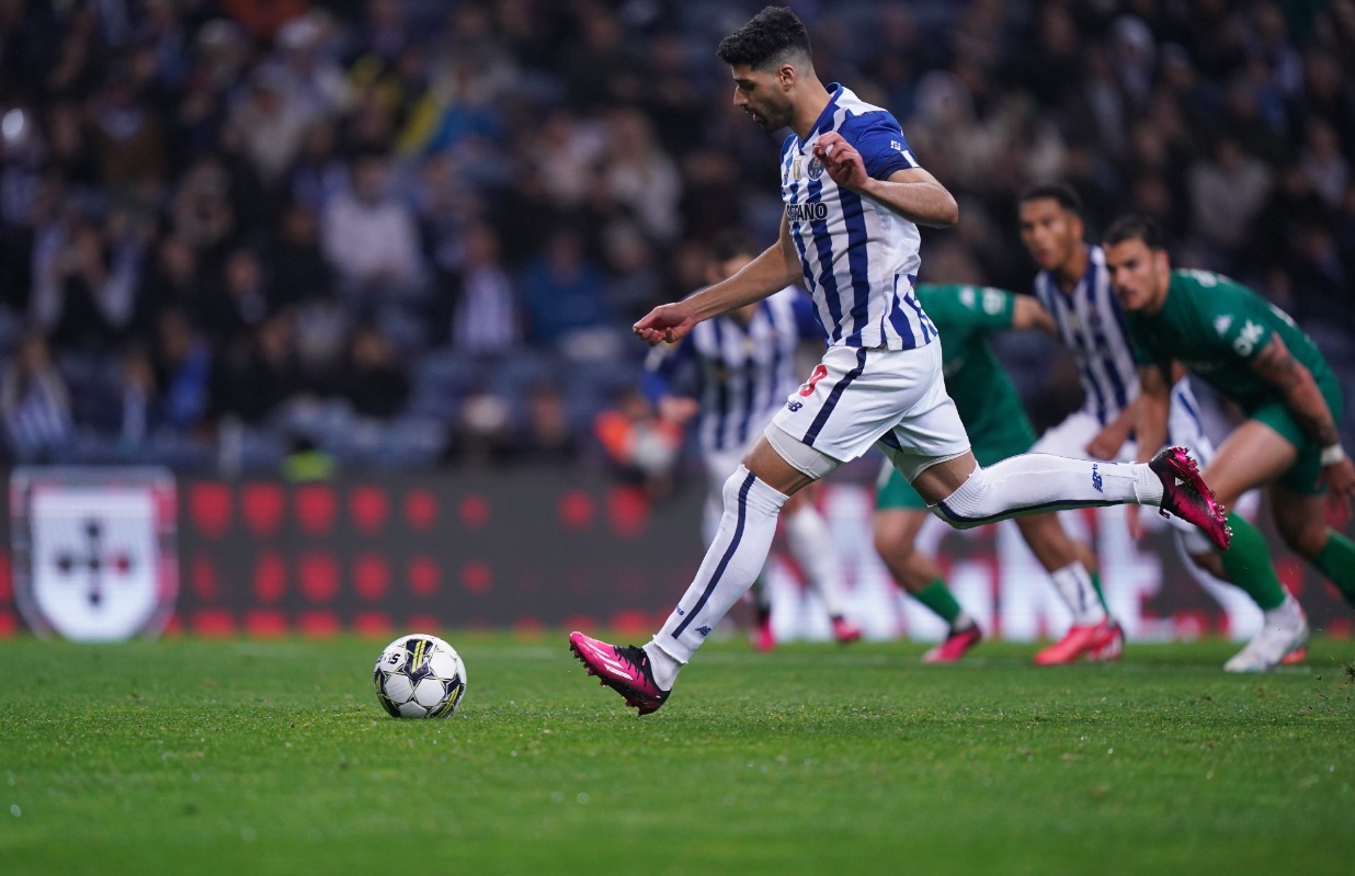 FC Porto vence Estoril Praia