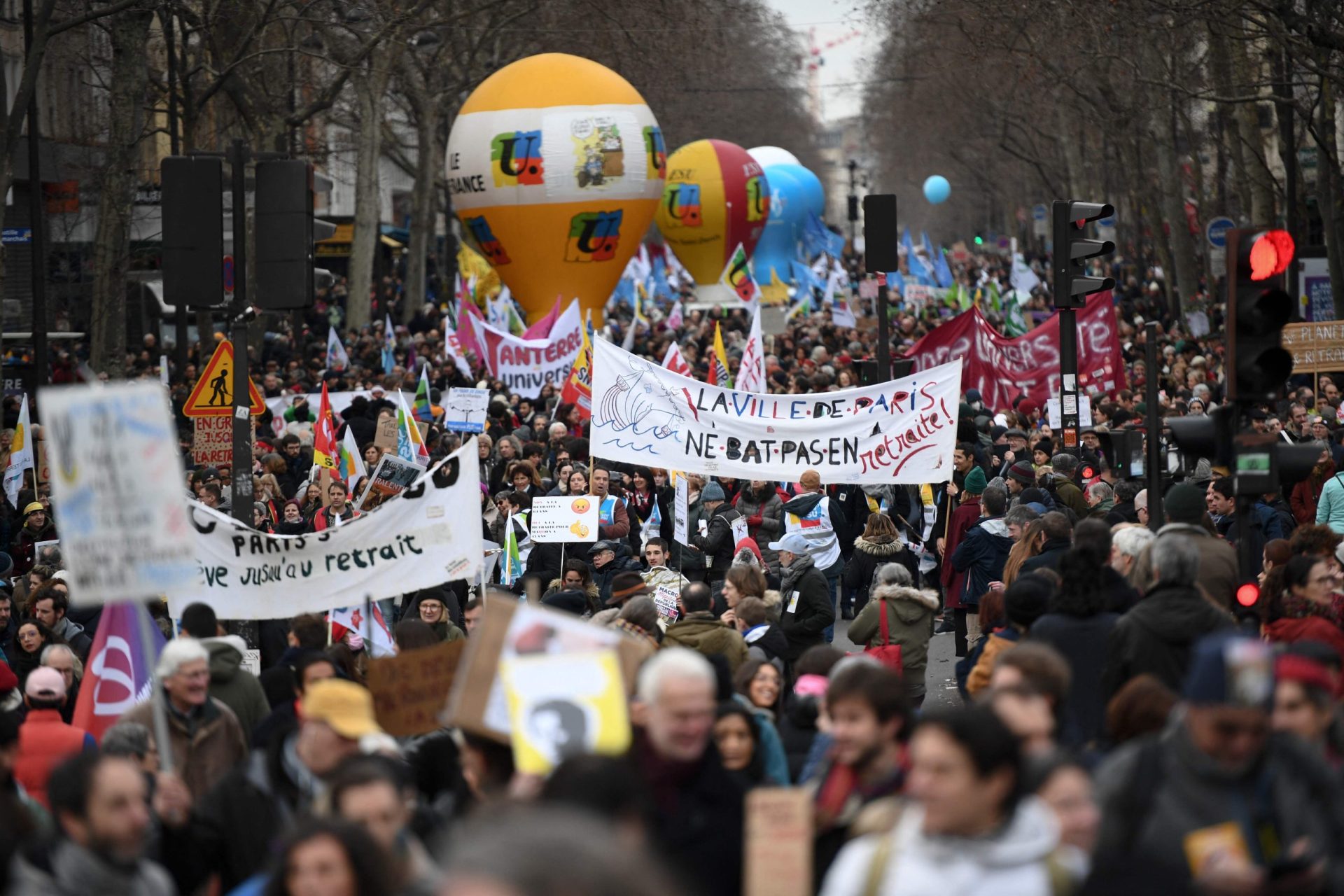 Um milhão de pessoas saiu às ruas em França para se manifestar contra a reforma das pensões