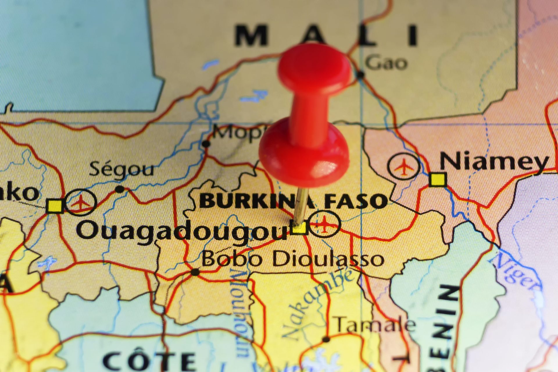 Pelo menos 60 mortos em ataque terrorista no Burkina Faso