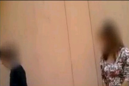 Pai de umas das jovens filmadas a agredir colega reage à polémica