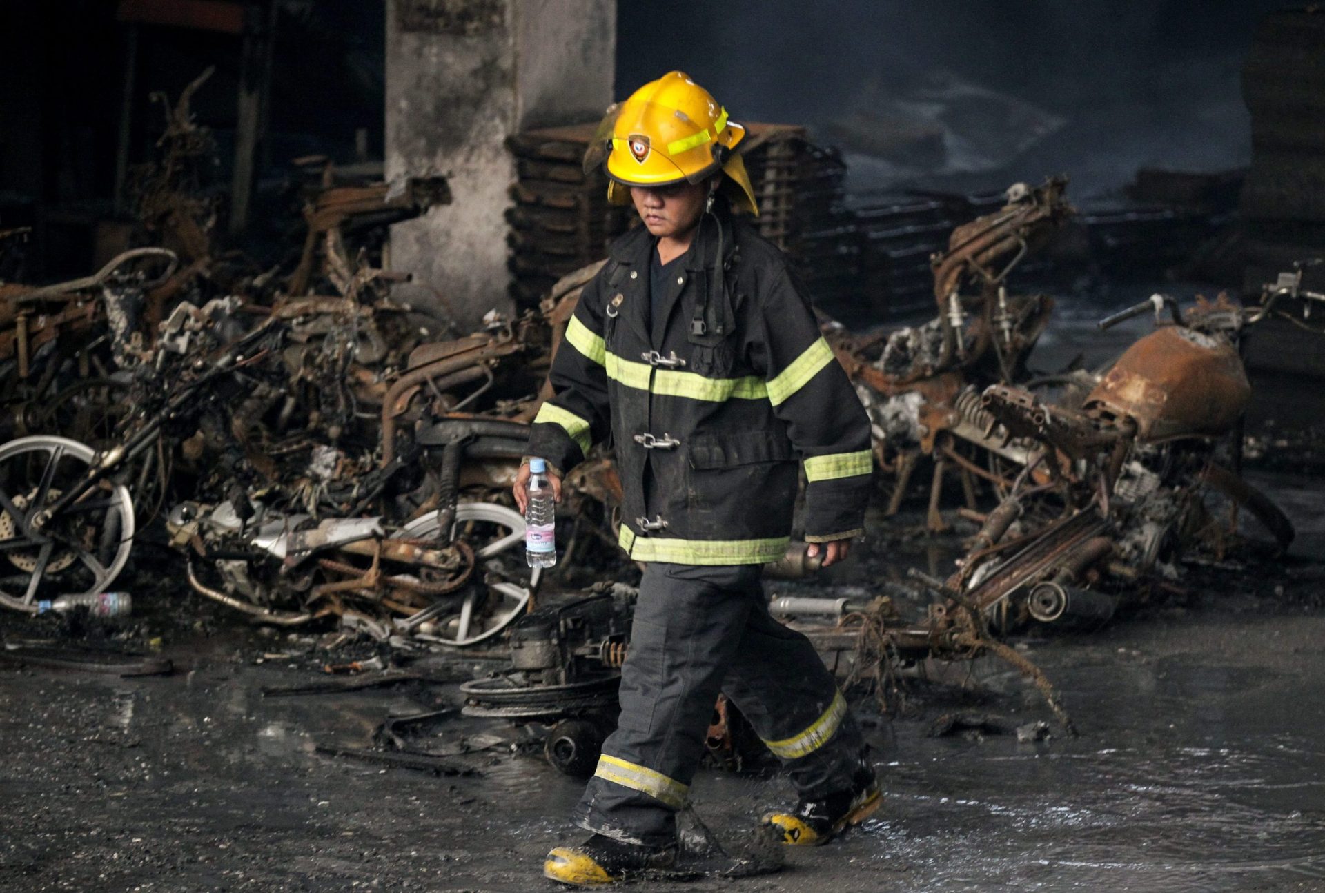 Número de mortos em incêndio de fábrica nas Filipinas sobe para 72