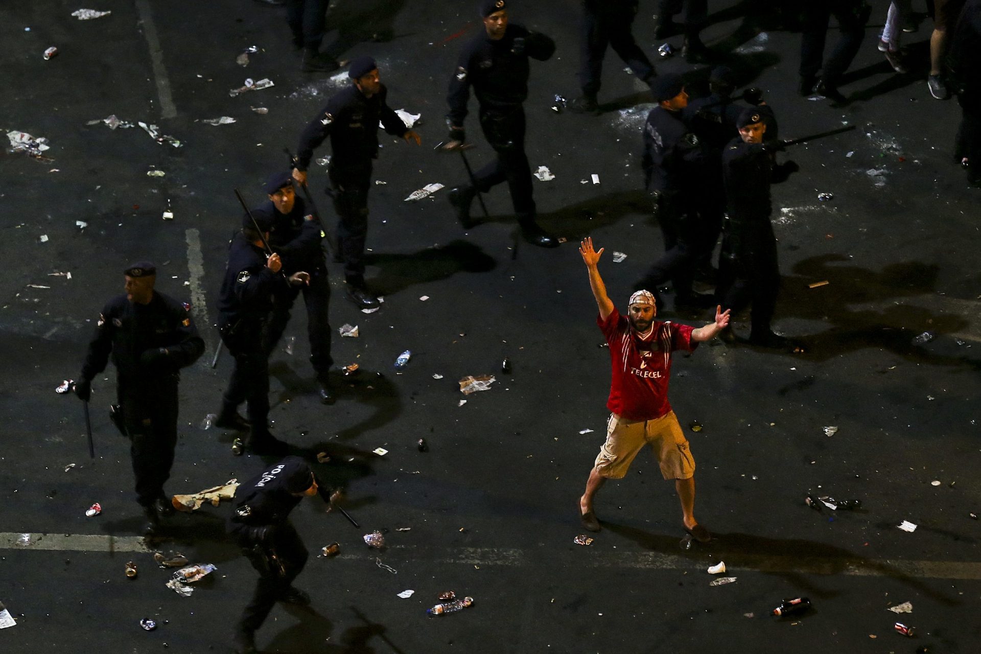 Festa do Benfica termina com confrontos no Marquês