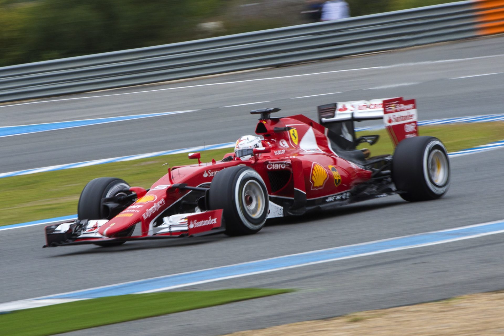 Marlboro renova contrato com a Ferrari… mas só pela cor