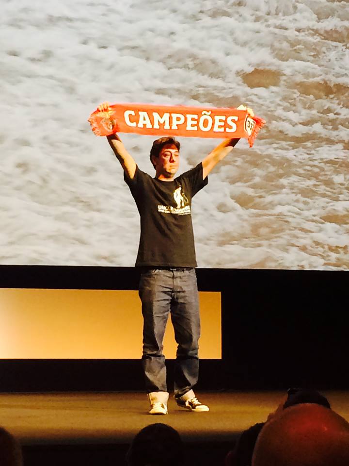 Miguel Gomes festeja vitória do Benfica em Cannes