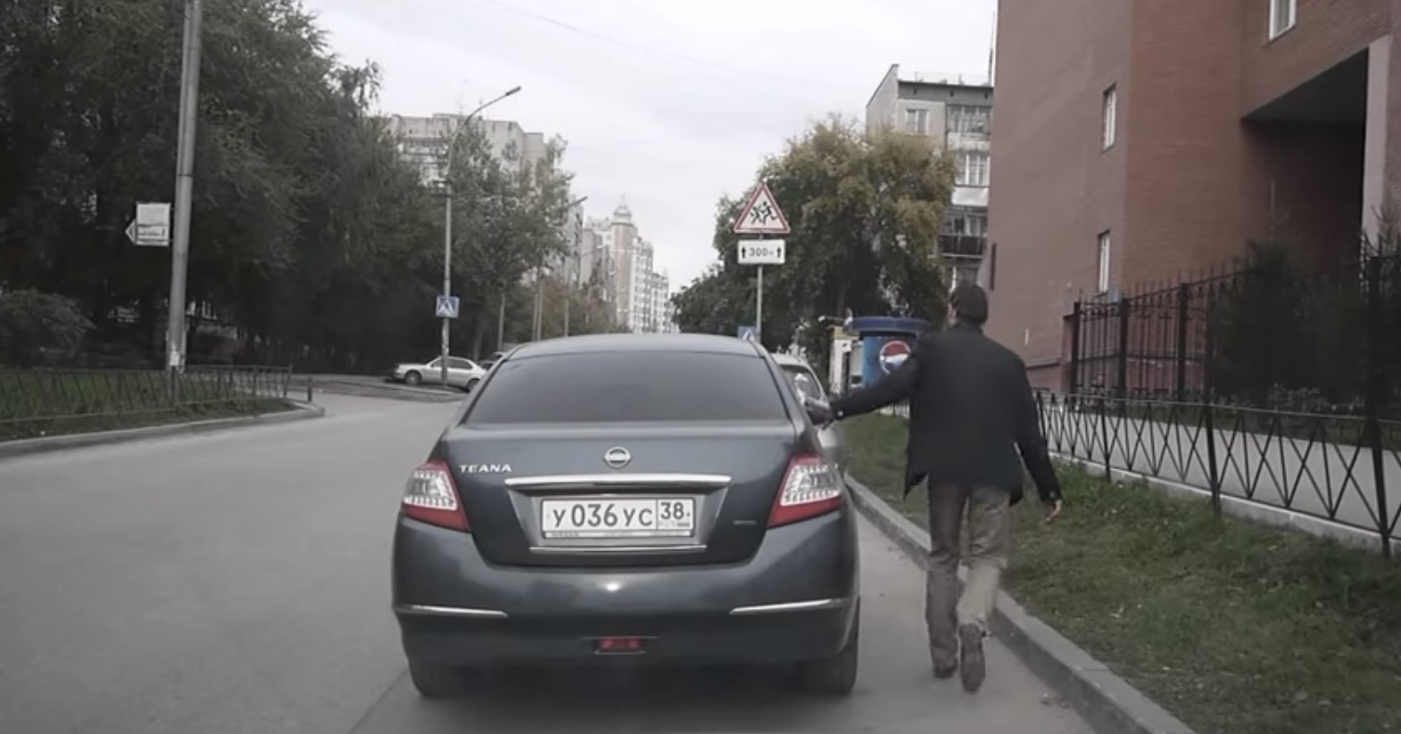 Será possível roubar um carro com uma folha de papel? [vídeo]