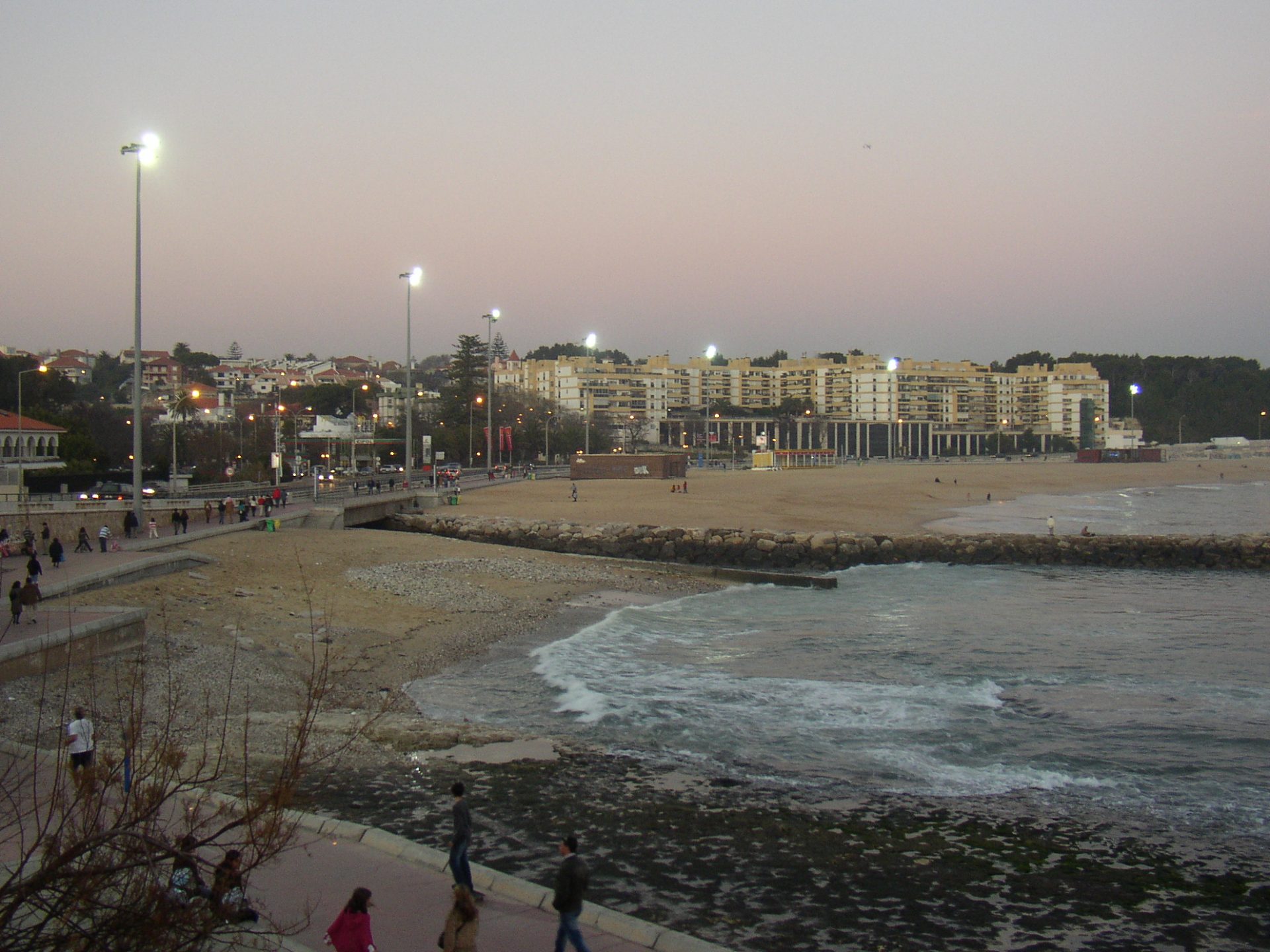 Já foi encontrado o corpo do jovem que desapareceu numa praia de Oeiras