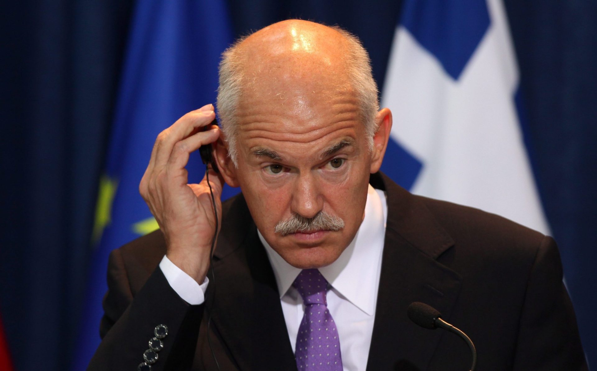 Grécia: Papandreou justifica rutura com PASOK