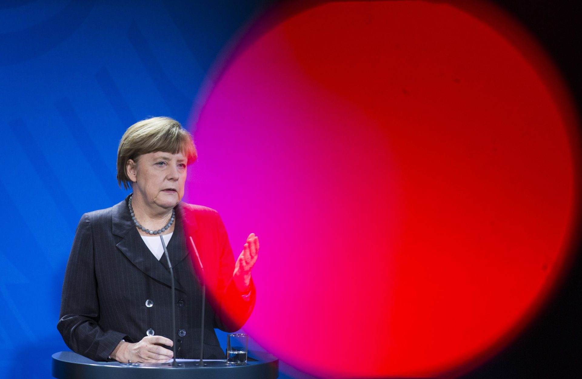 Dívida grega: Merkel diz que ainda ‘há muito a fazer’ para se chegar a acordo