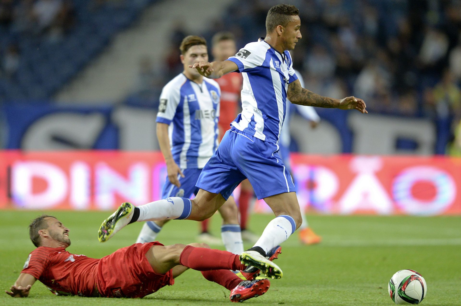 FC Porto vence Penafiel (2-0)