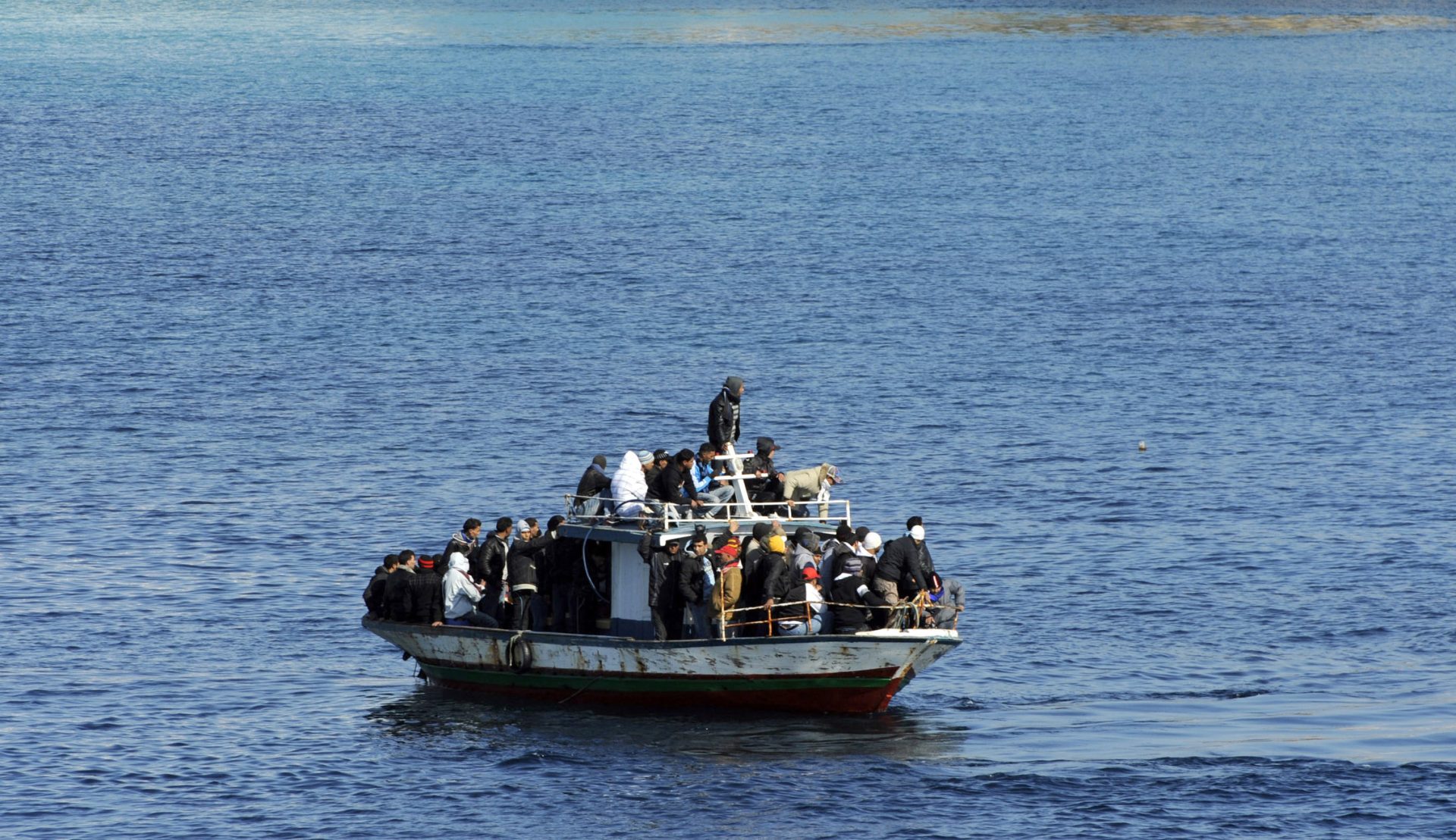 Só hoje foram interceptados mais 253 imigrantes nas águas do Mediterrâneo