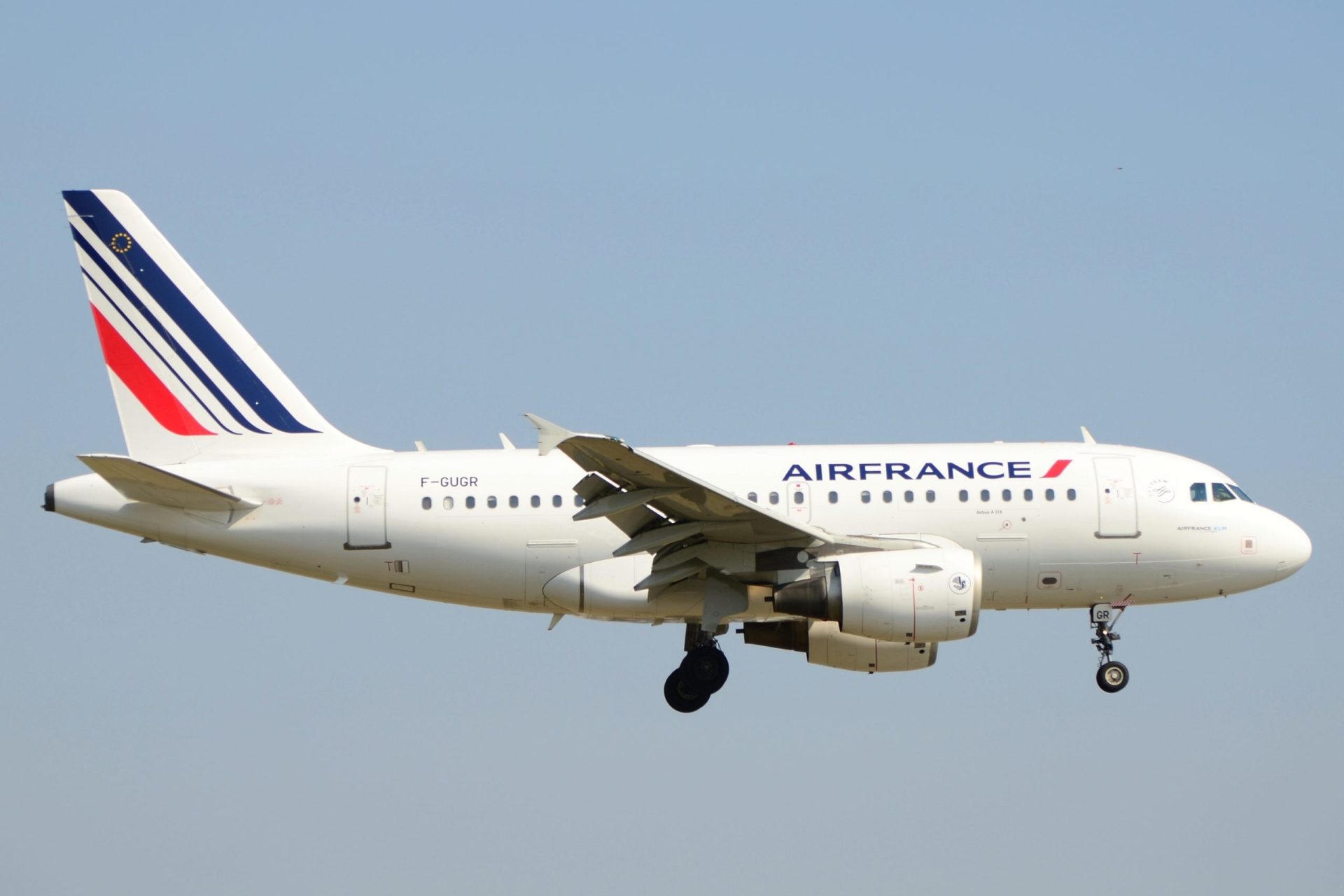 Avião da Air France escoltado por caças norte-americanos
