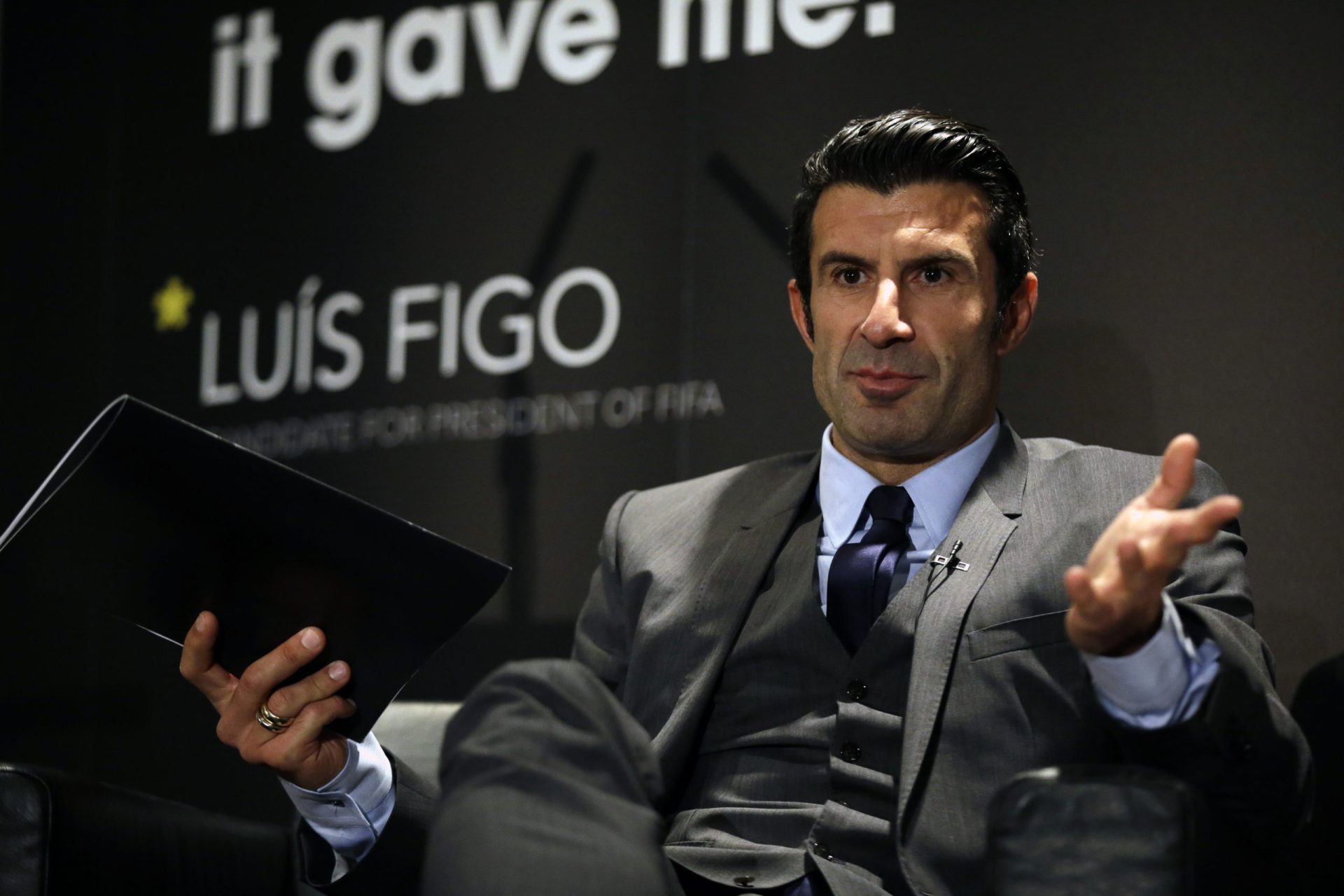 Figo não está surpreendido com acusações de corrupção na FIFA