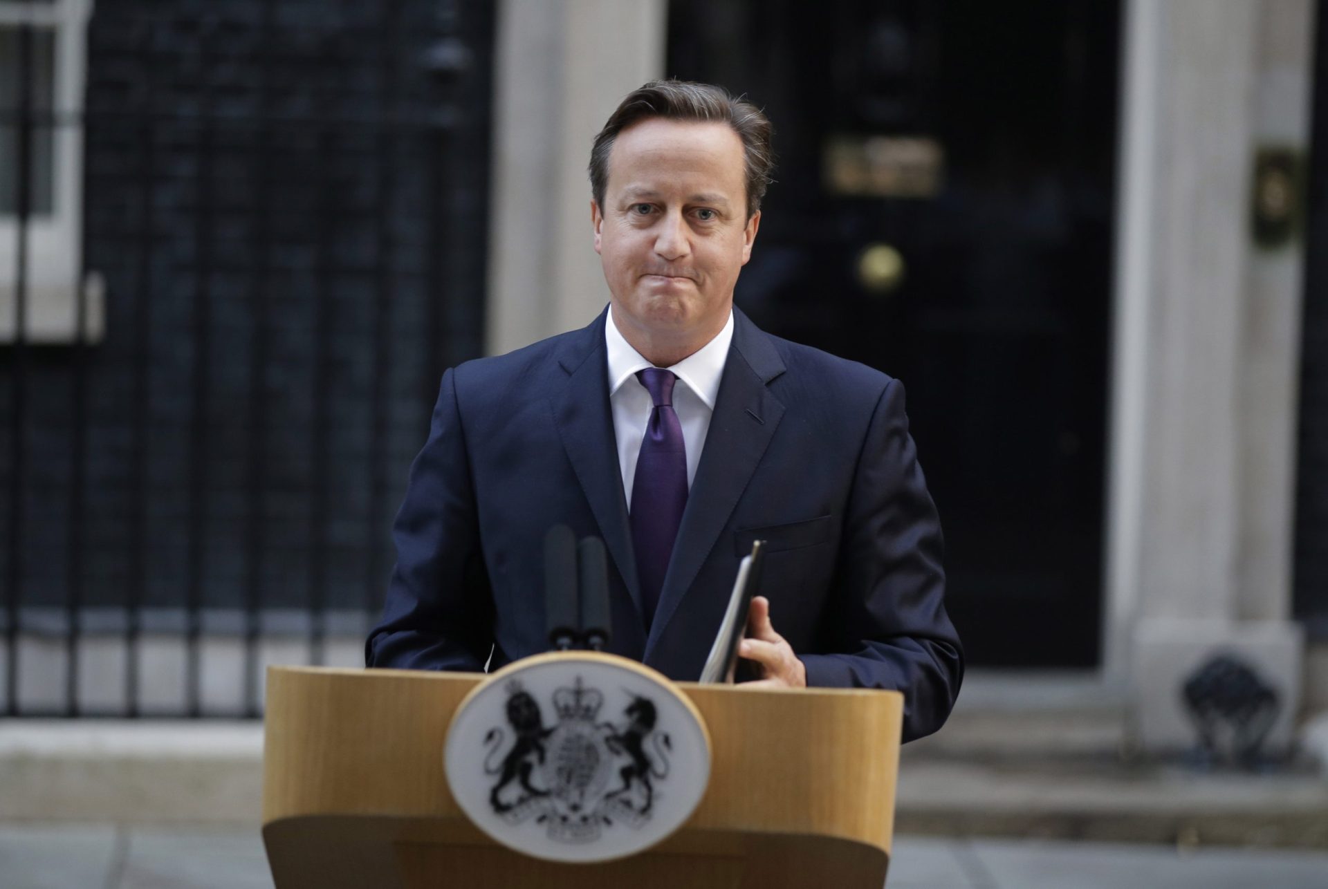 David Cameron pede a demissão do presidente da FIFA
