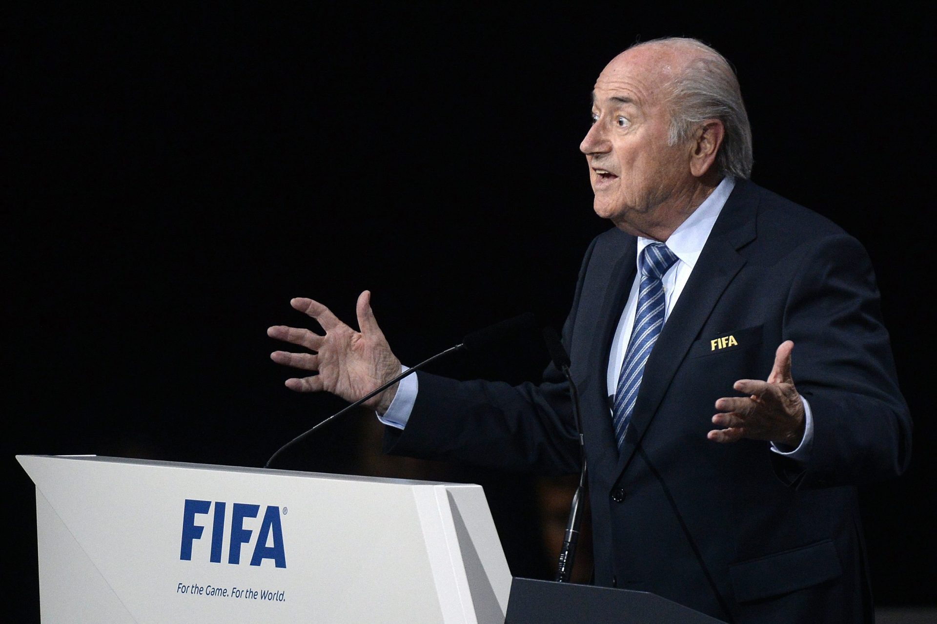 Blatter a bombar na corrupção da FIFA