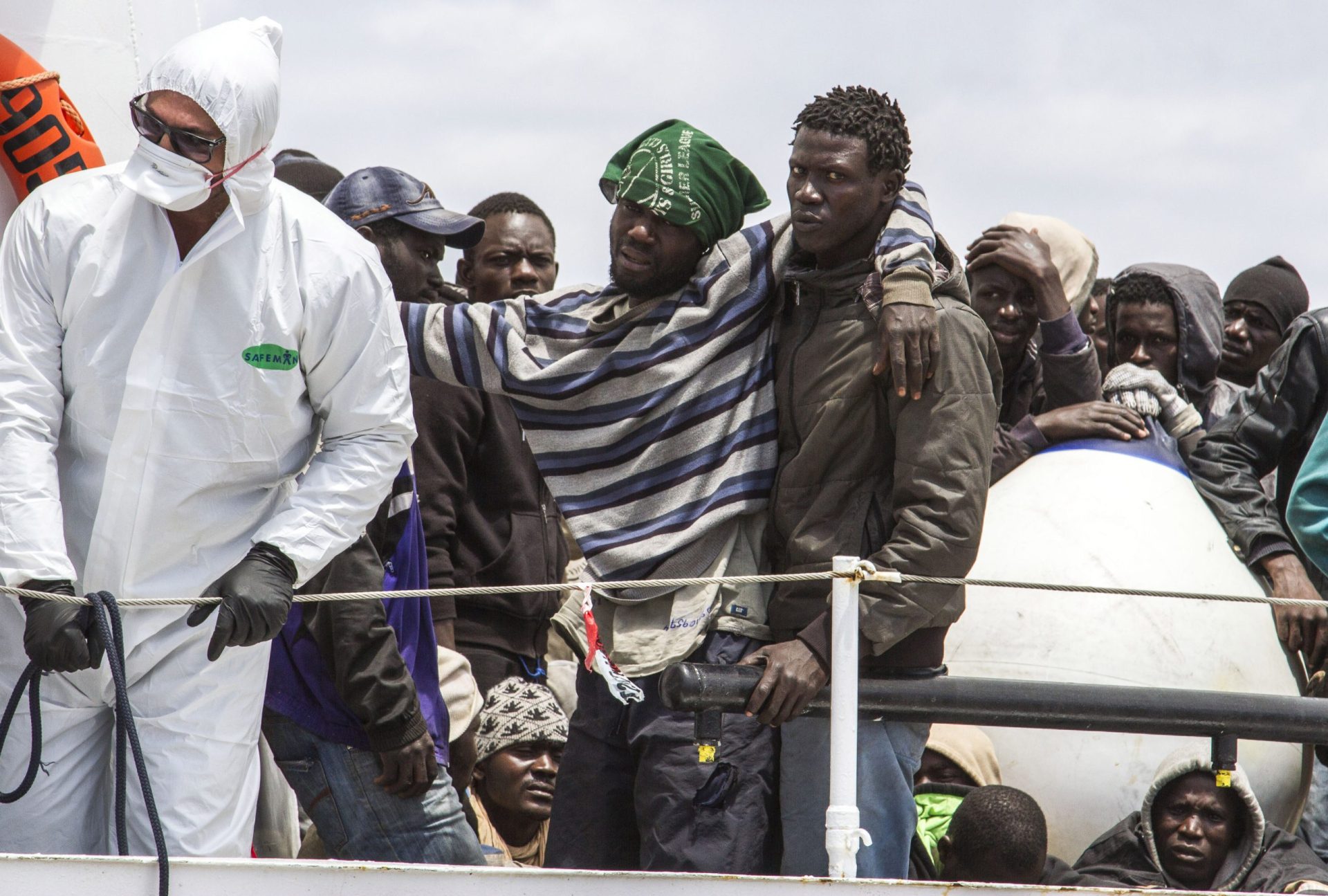 Mediterrâneo: Mais de cinco mil pessoas foram resgatadas desde sexta-feira