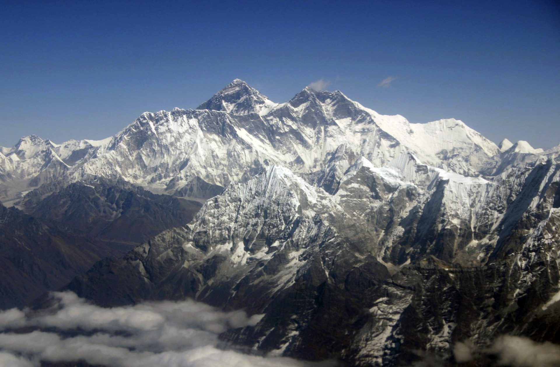 Evereste encolheu com o sismo no Nepal