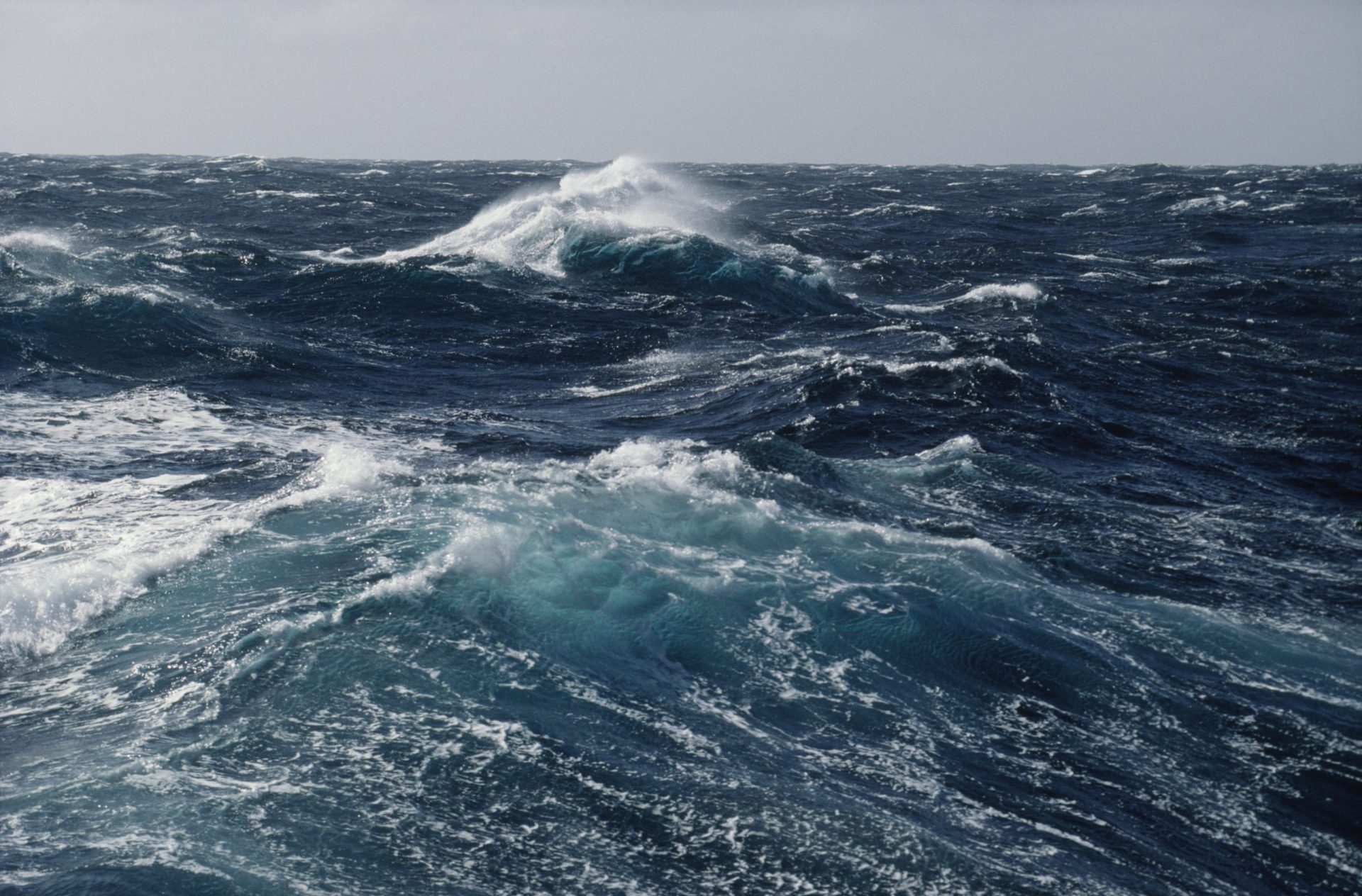 Dois desaparecidos no oceano Atlântico a 500 milhas dos Açores