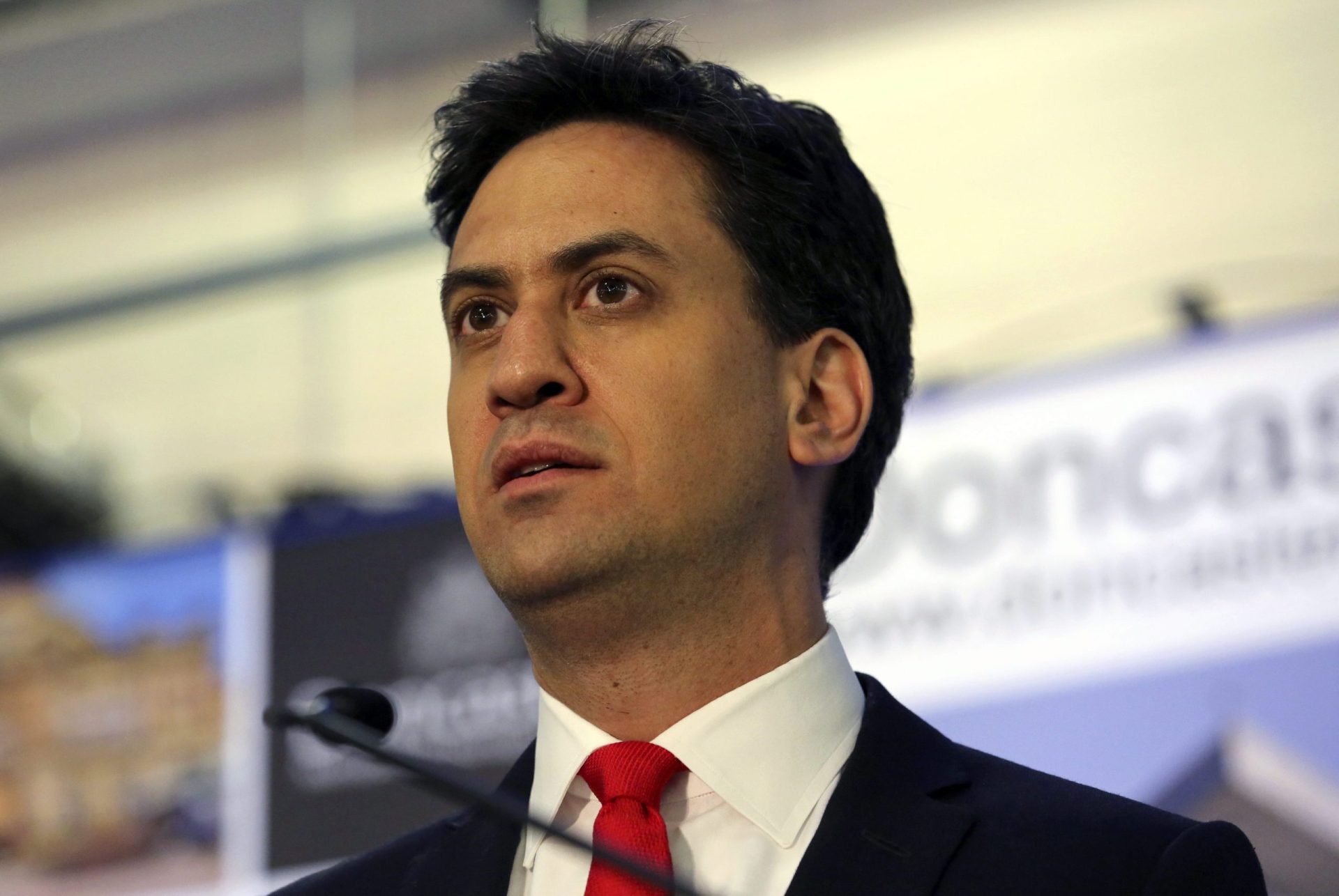 Reino Unido: Ed Miliband vai demitir-se