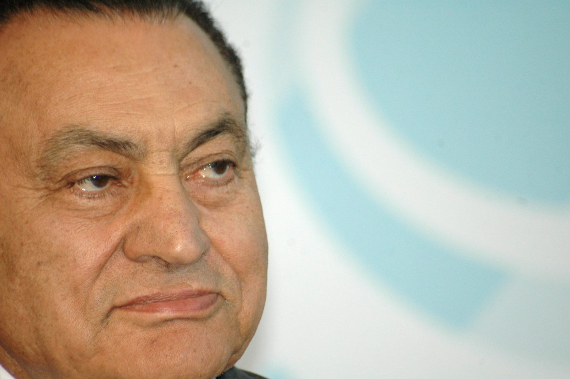 Egipto: Três anos de prisão para Mubarak