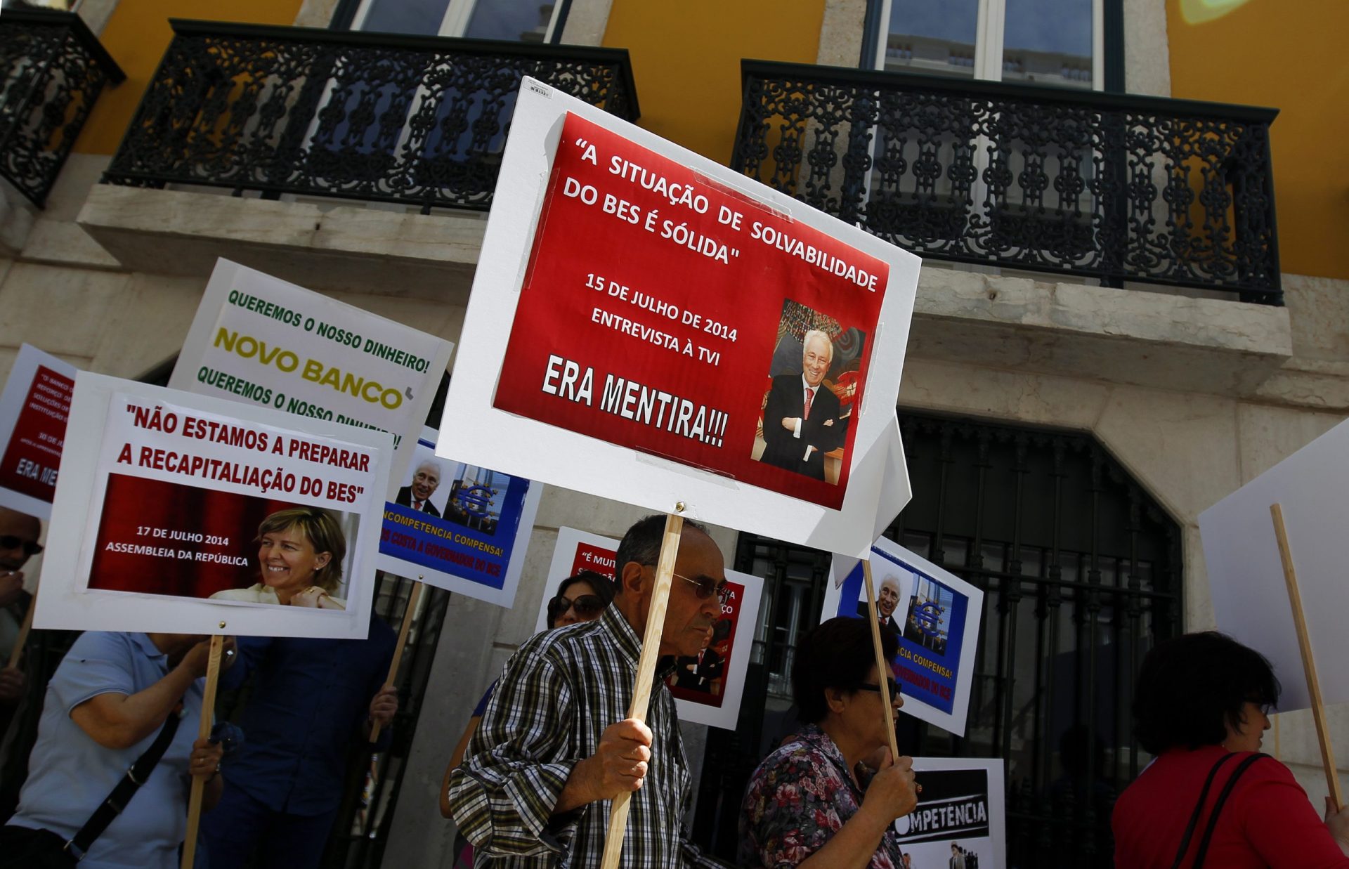 BES: Pequenos acionistas manifestam-se em Lisboa