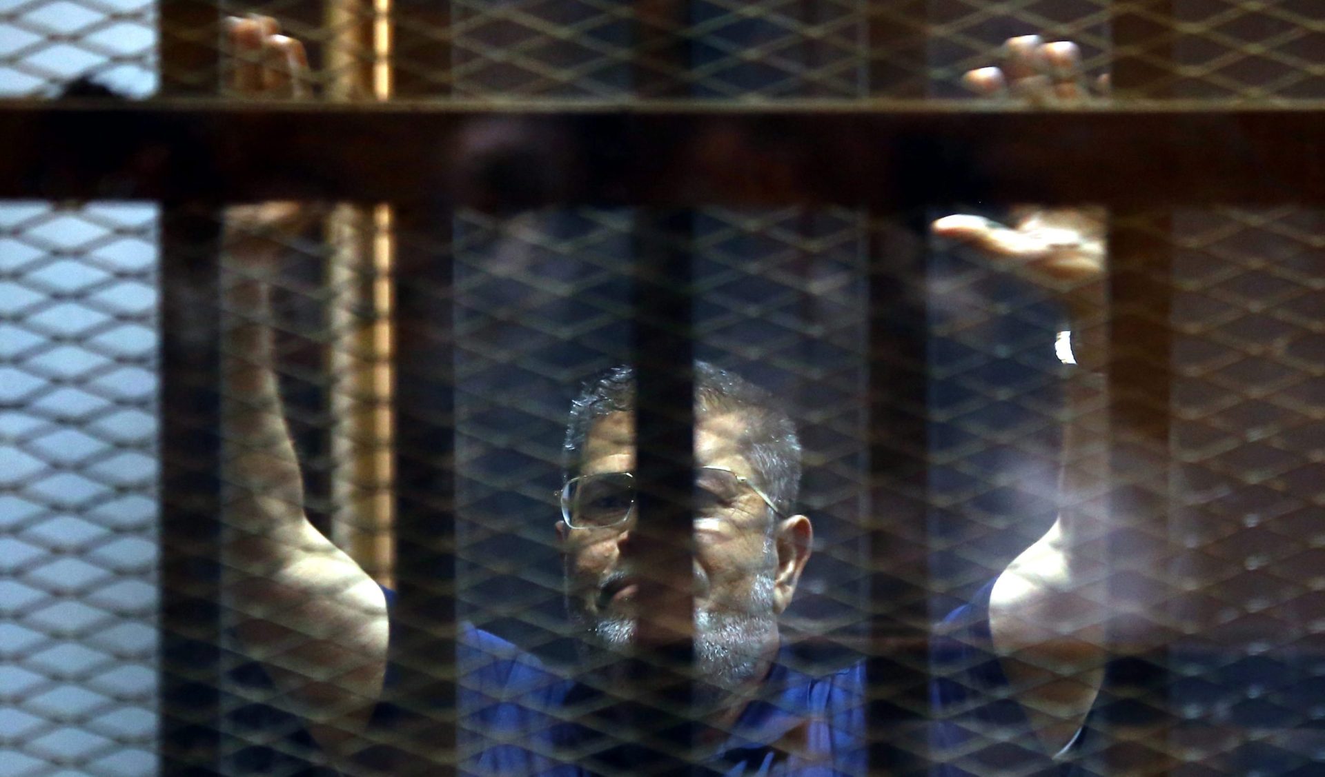 Egipto: Morsi condenado a prisão perpétua por espionagem