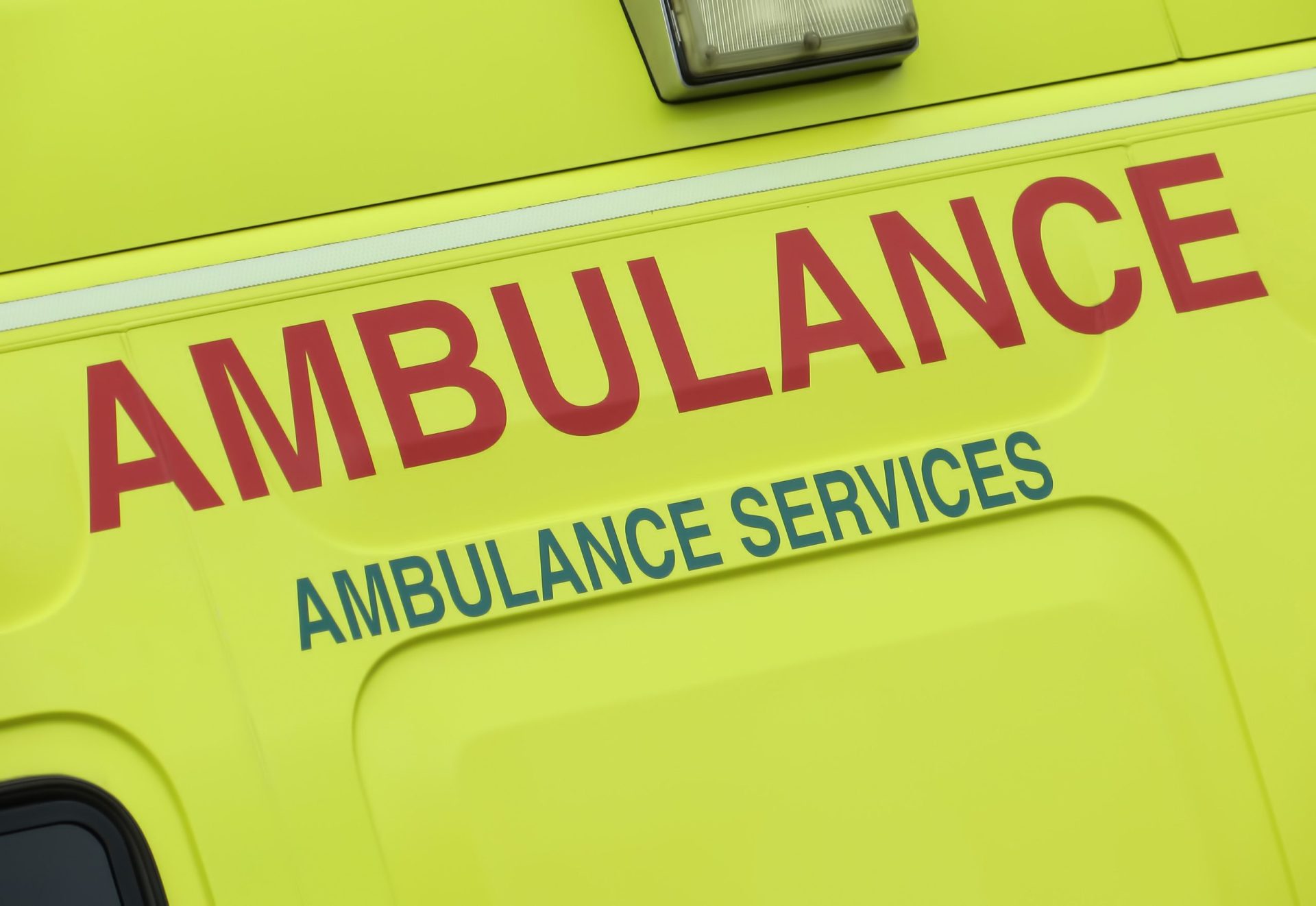 Reino Unido: Grávida agredida esperou mais de uma hora por ambulância
