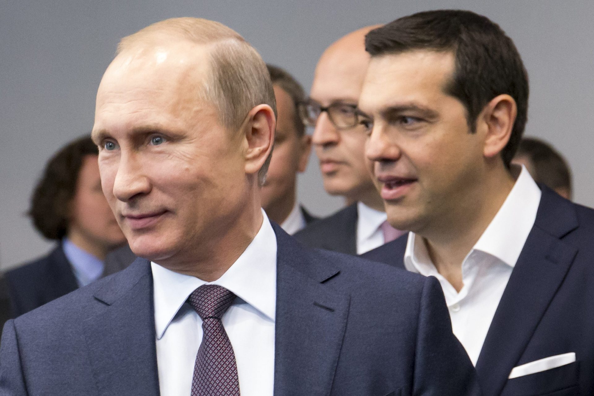 Grécia: Tsipras e Putin fecham acordo de 2.000 milhões de euros