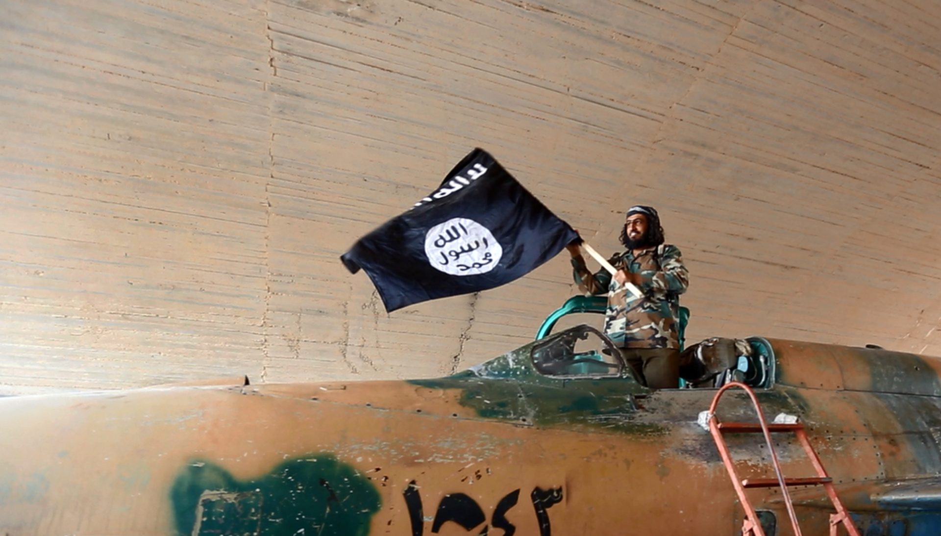 Estado Islâmico volta a chocar com novos métodos de execução