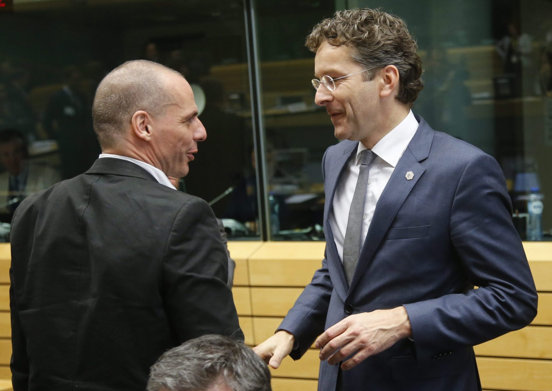Grécia: Eurogrupo diz que porta está aberta mas com base nas propostas dos credores
