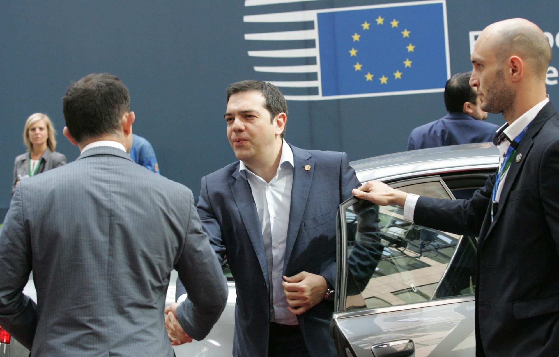Tsipras recusa &#8220;ultimatos e chantagem&#8221;