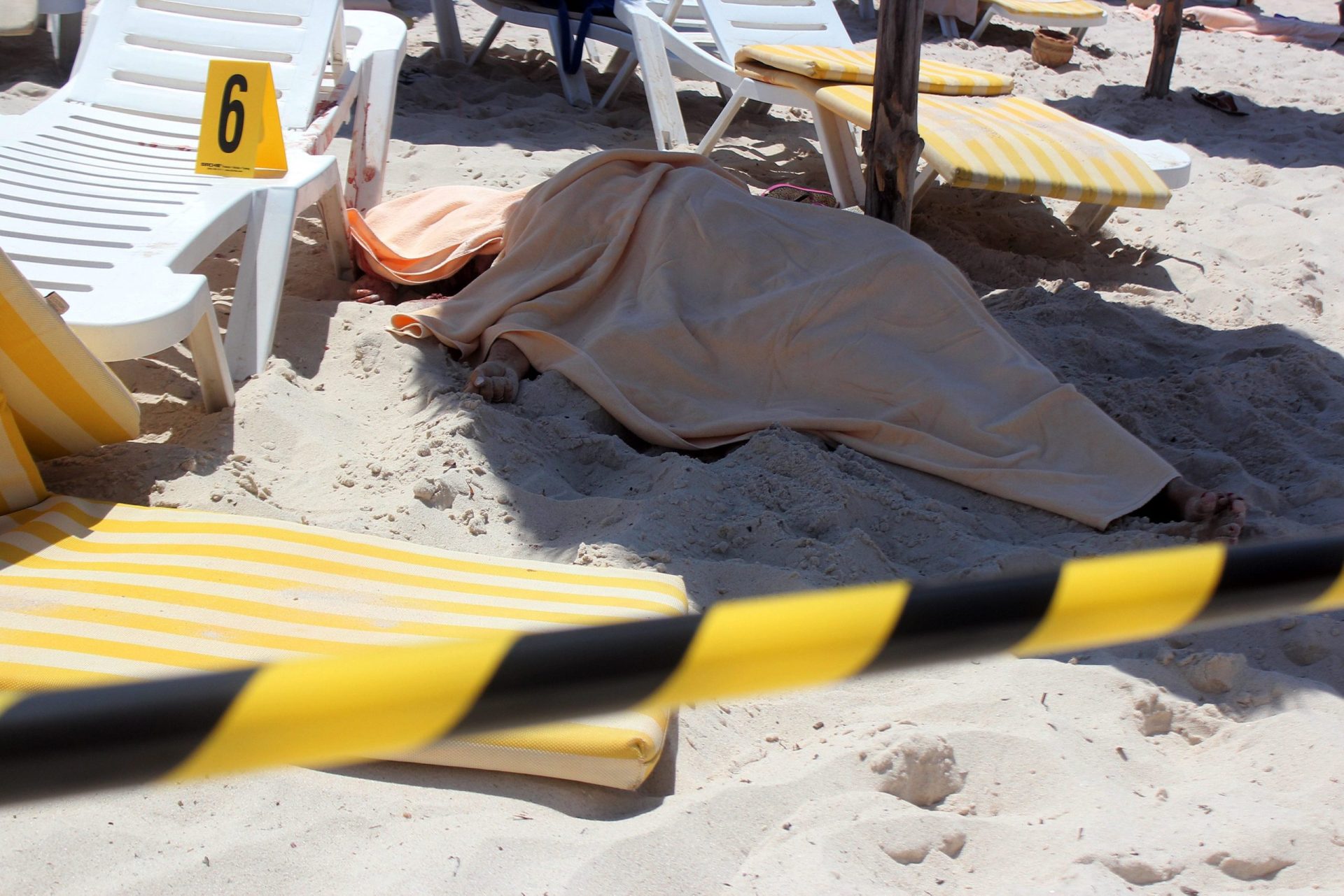 Tunísia. Ataque em zona turística faz pelo menos 37 mortos