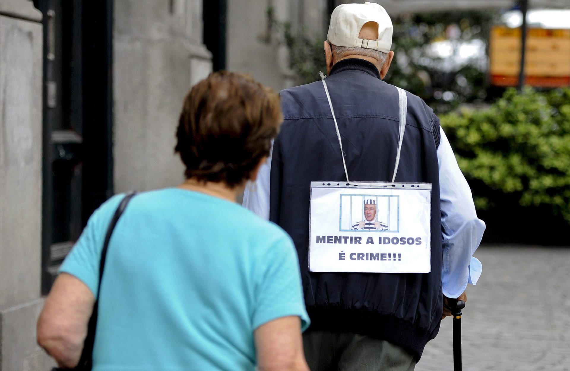 Centenas de emigrantes em Paris em protesto para reaverem poupanças do BES