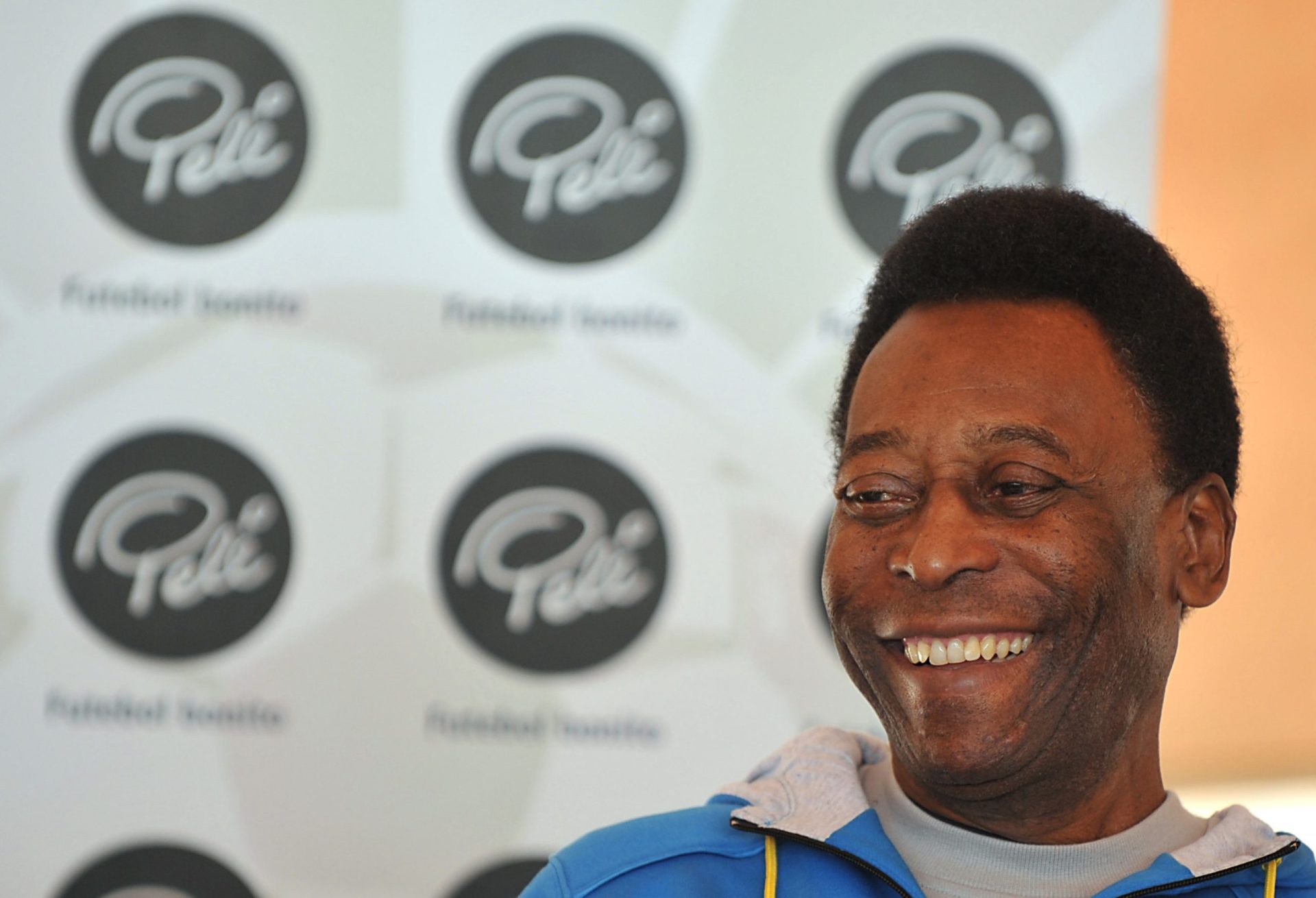 FIFA: Pelé apela a ‘gente honesta’ para limpar imagem do futebol mundial