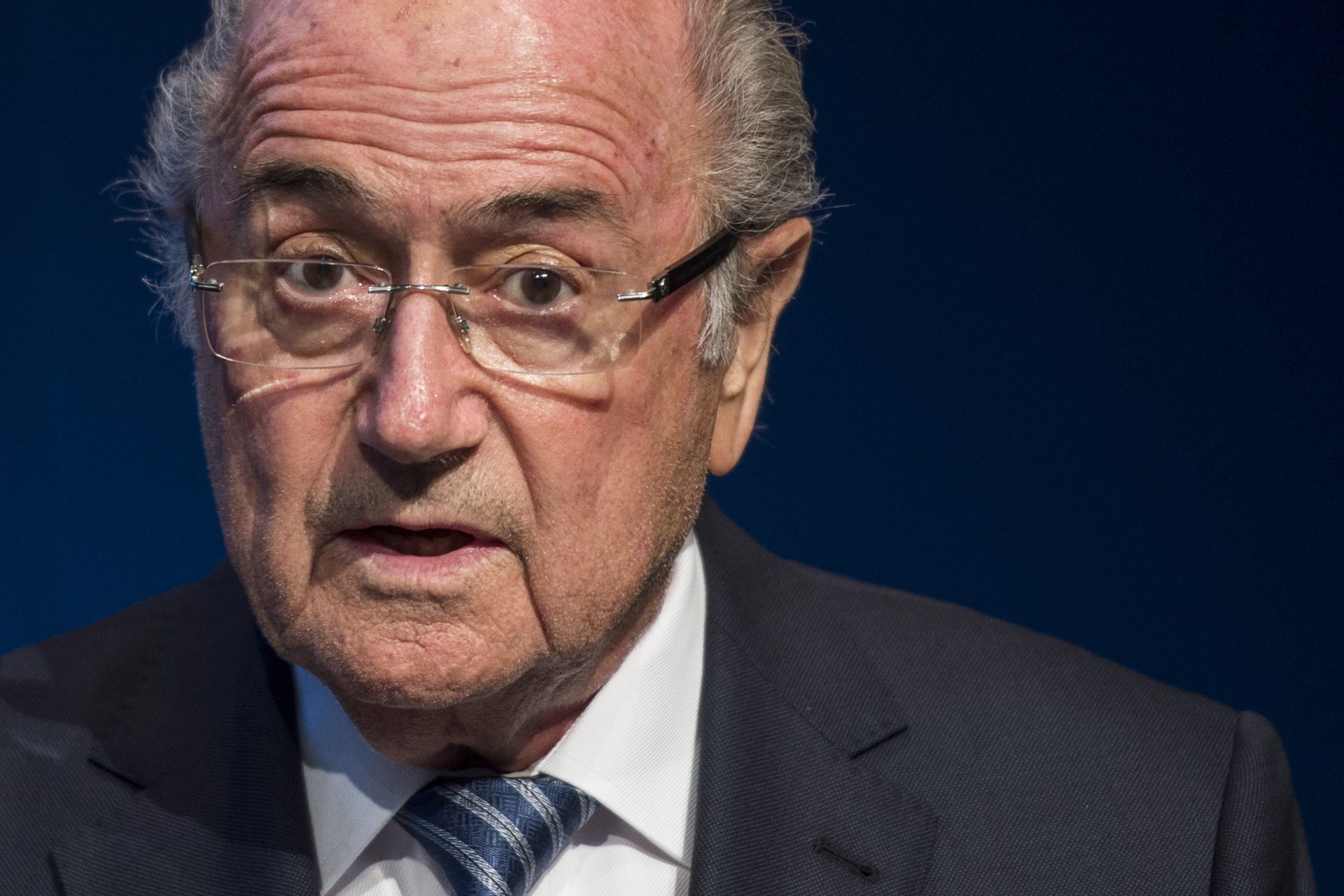 Blatter escapa quando americanos anunciam sua investigação