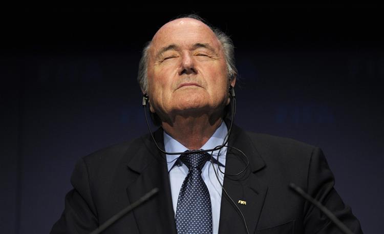 Blatter enfrenta cerco do FBI ainda dentro da Fifa