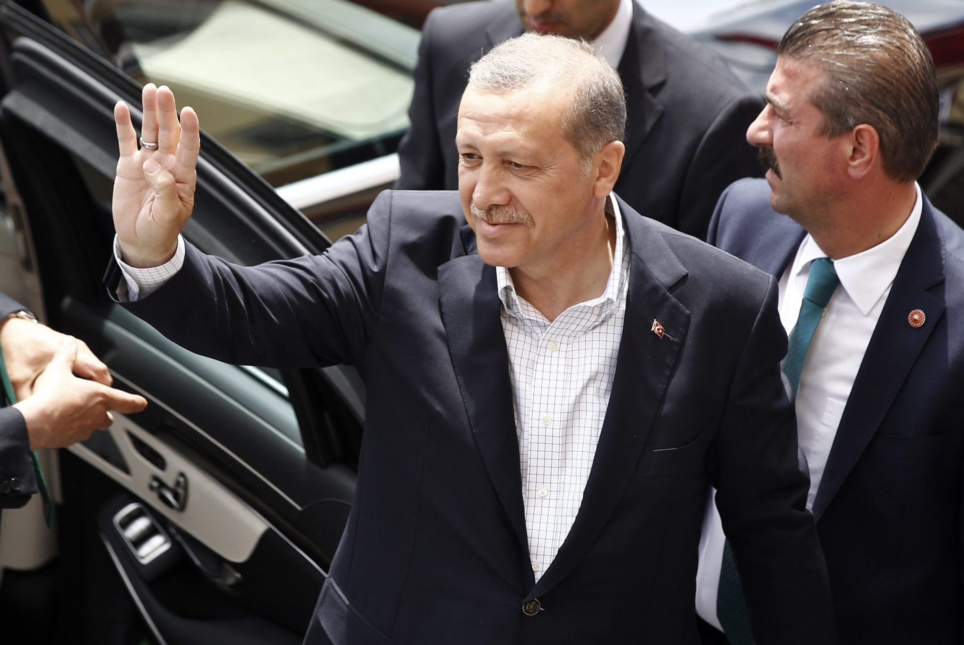 Resultados definitivos confirmam que partido de Erdogan perdeu a maioria absoluta