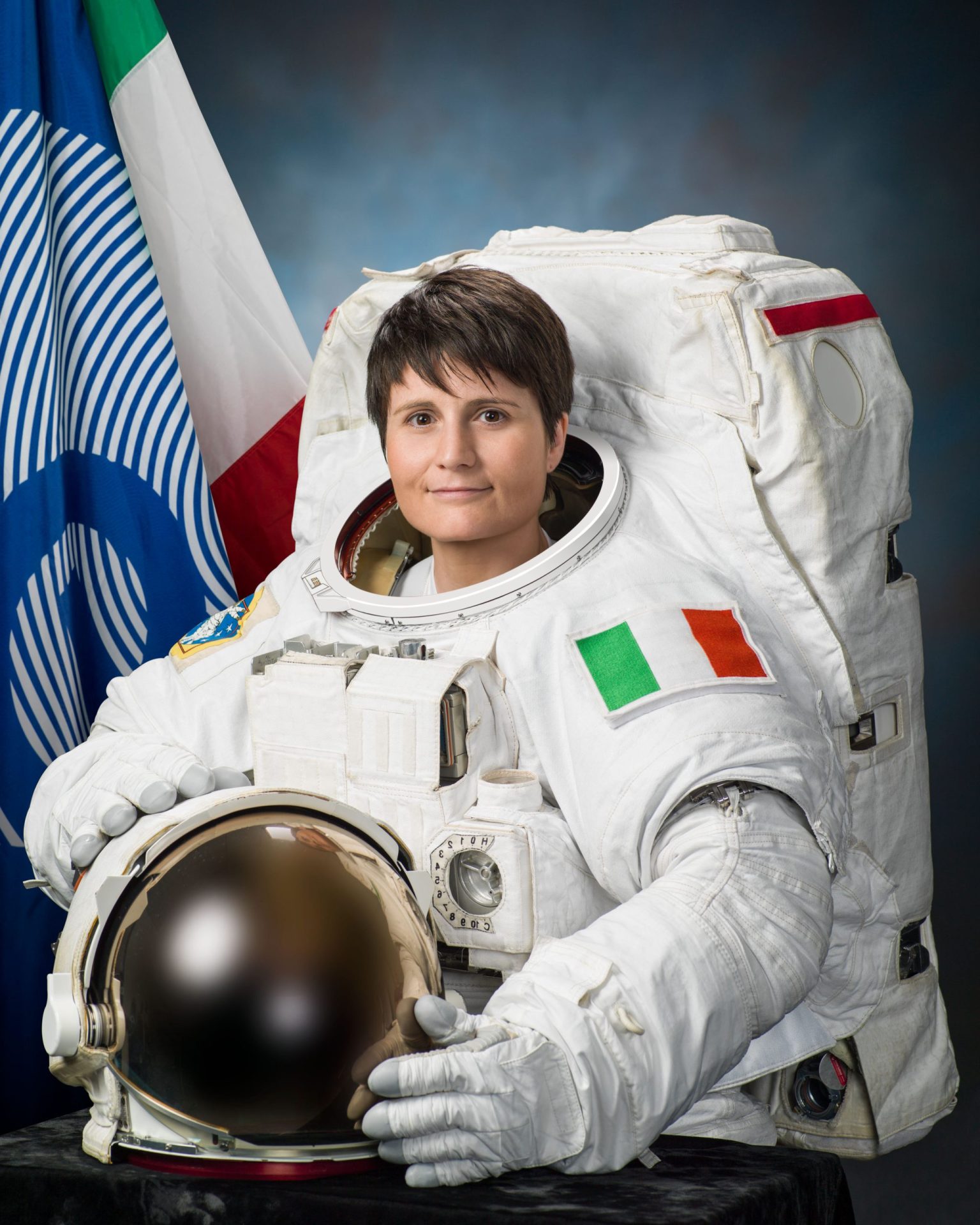 Italiana bate recorde feminino de permanência no espaço
