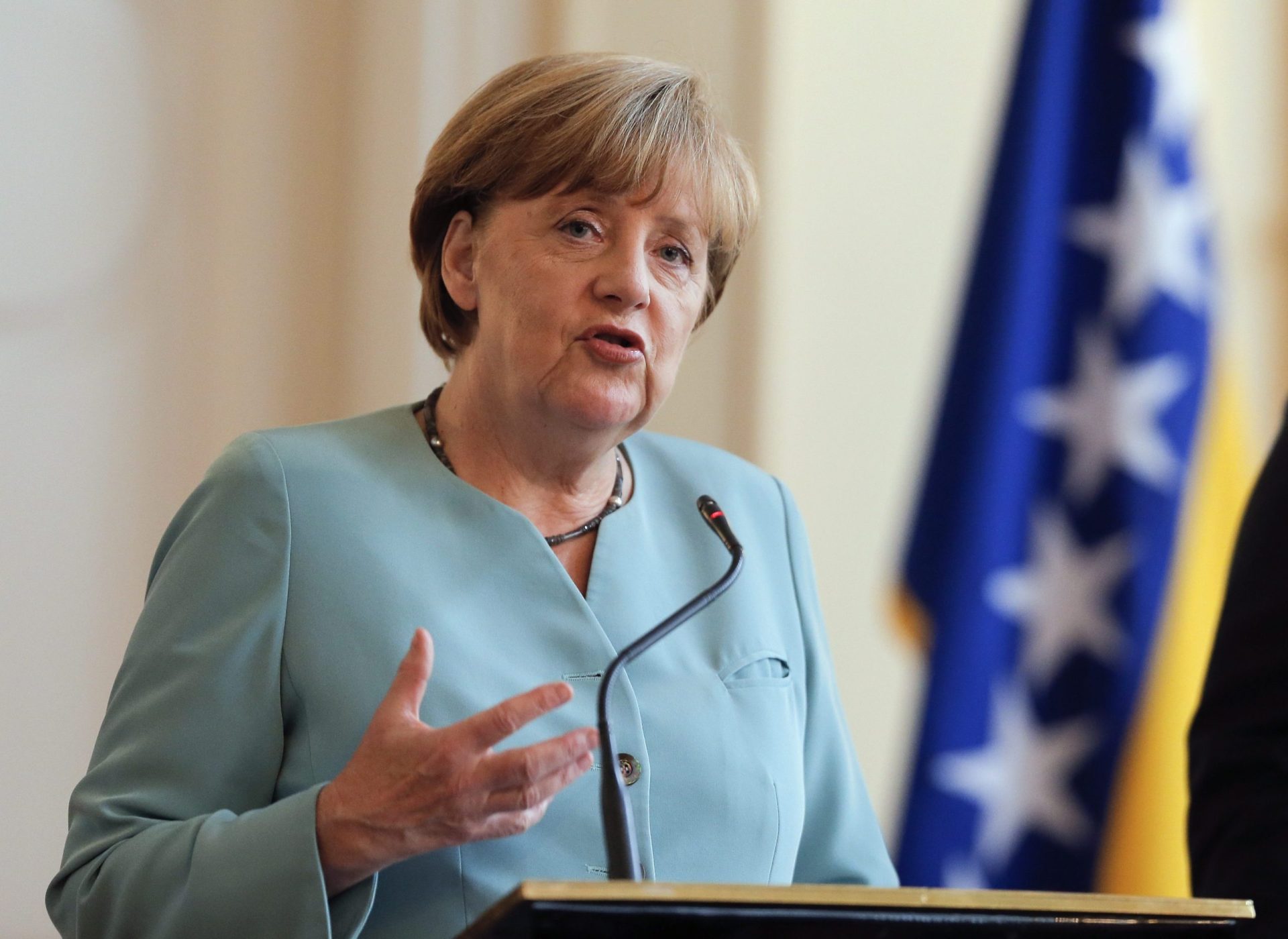 Grécia: Merkel diz que não haverá ‘acordo a qualquer preço’