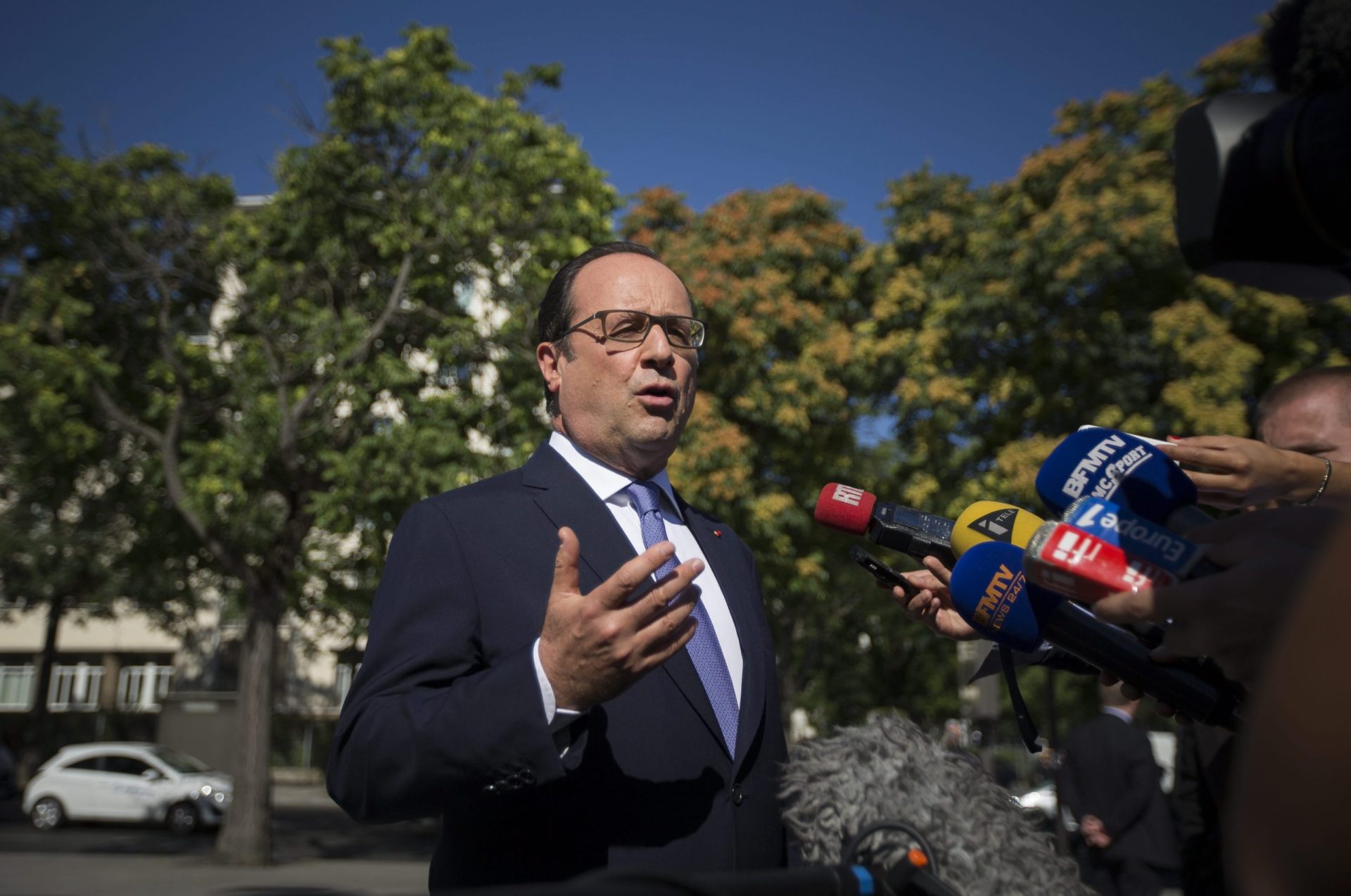 Hollande: Saída da Grécia da zona euro é um recuo da Europa