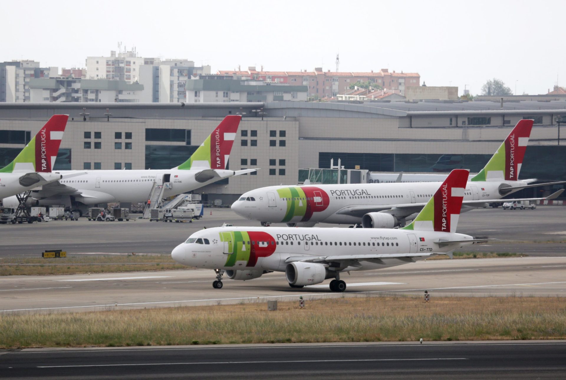 Trabalhadores da Groundforce no aeroporto de Lisboa em greve parcial amanhã