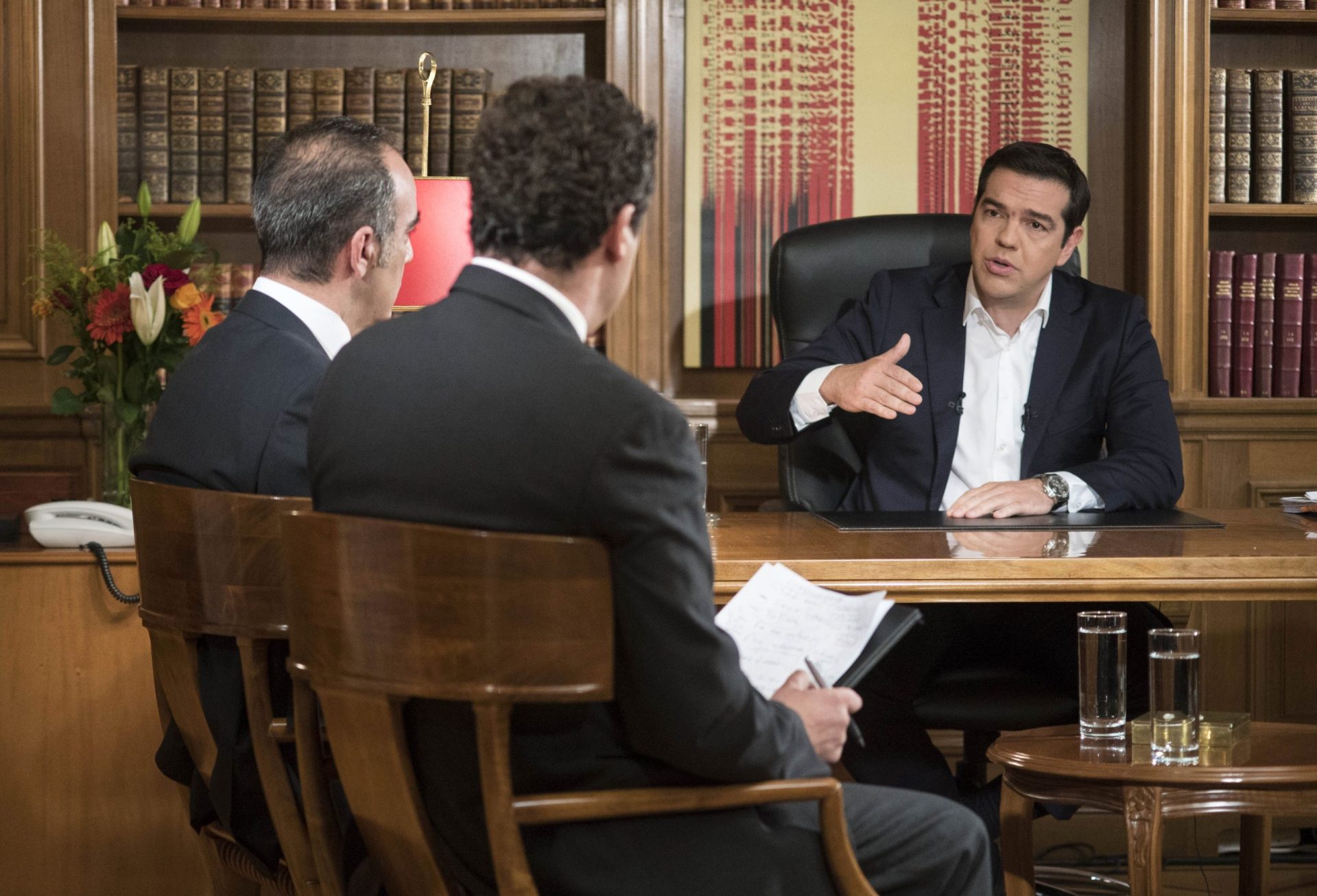 Tsipras admite bancos encerrados até ratificação de acordo com zona euro