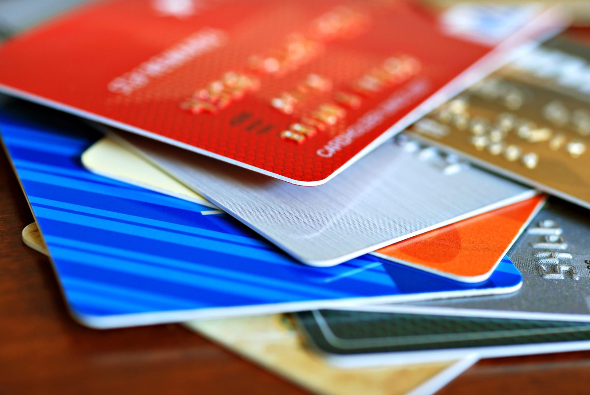 Bancos obrigados a enviar extratos de cartões de crédito e créditos pessoal